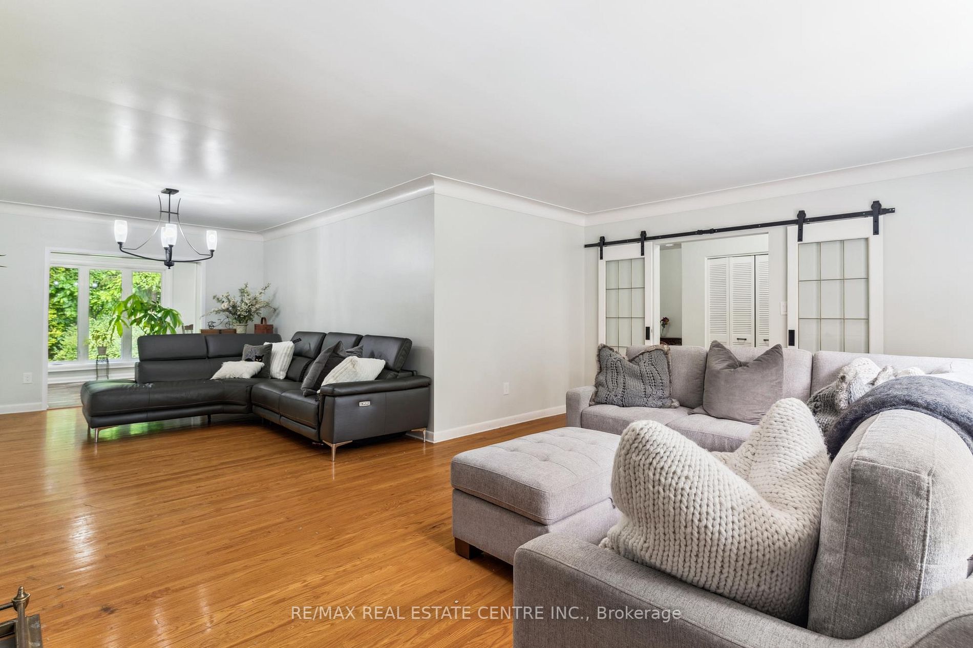 83 Jerseyville Rd E