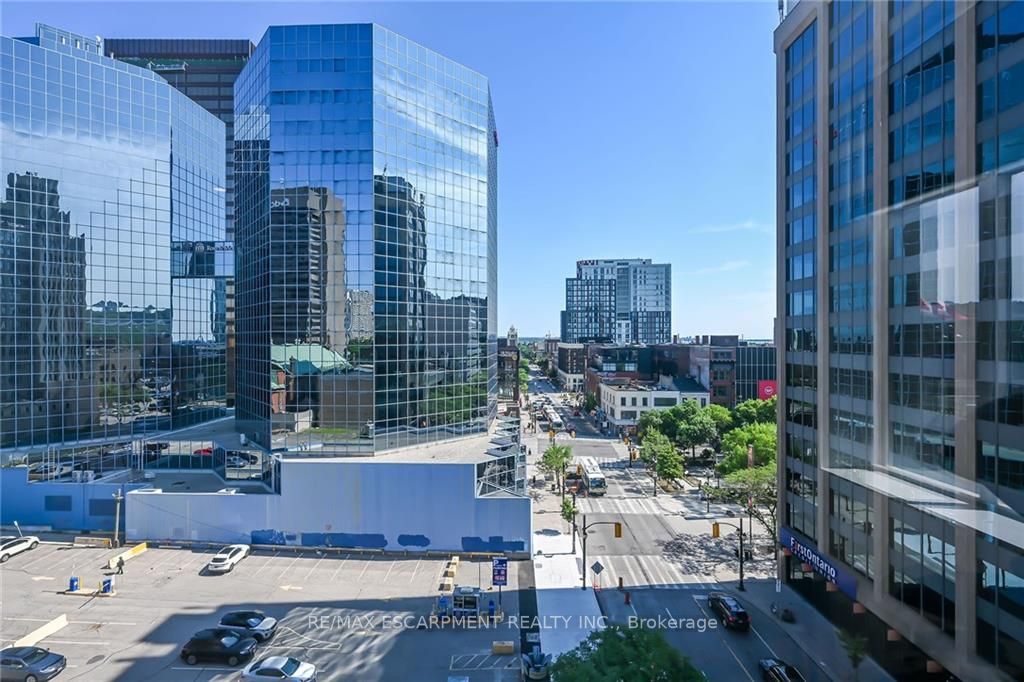 36 James St S, #702