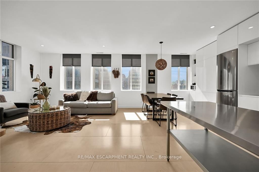 36 James St S, #702