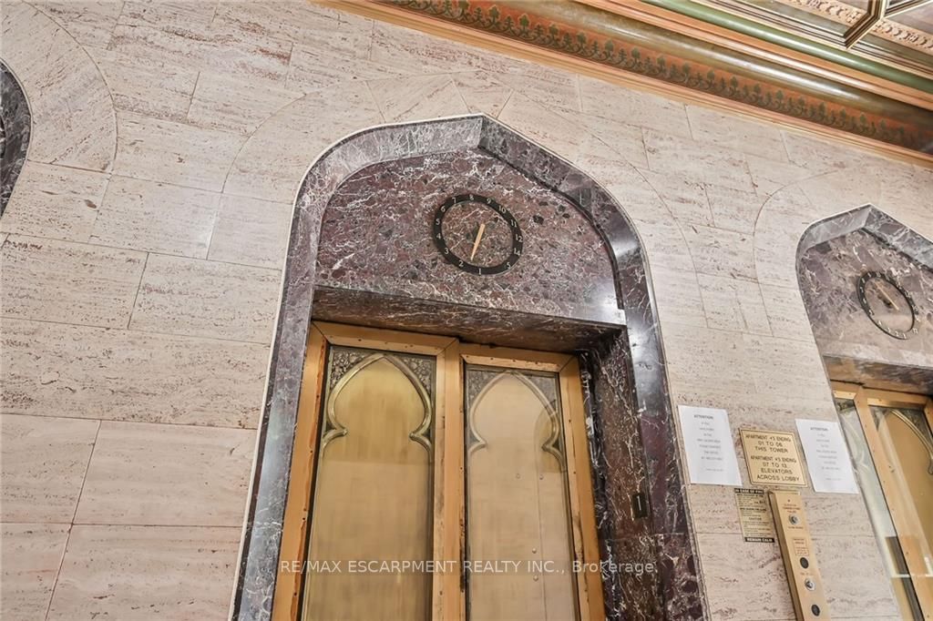 36 James St S, #702