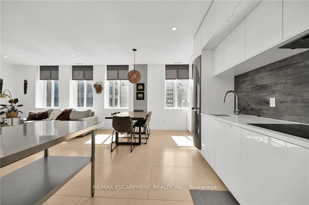 36 James St S, #702