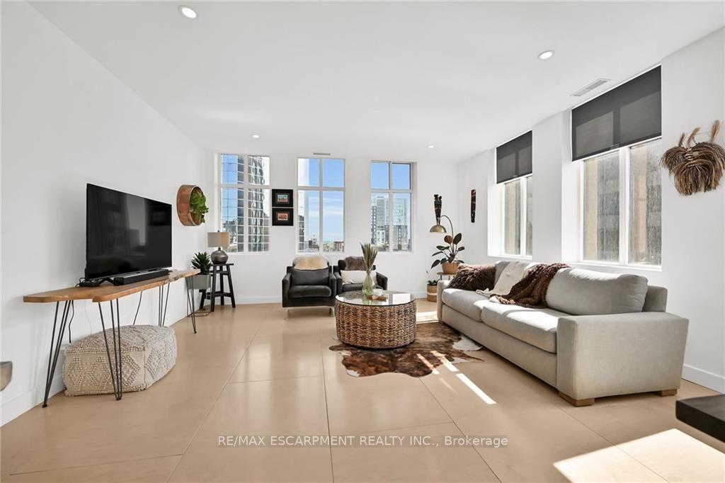 36 James St S, #702