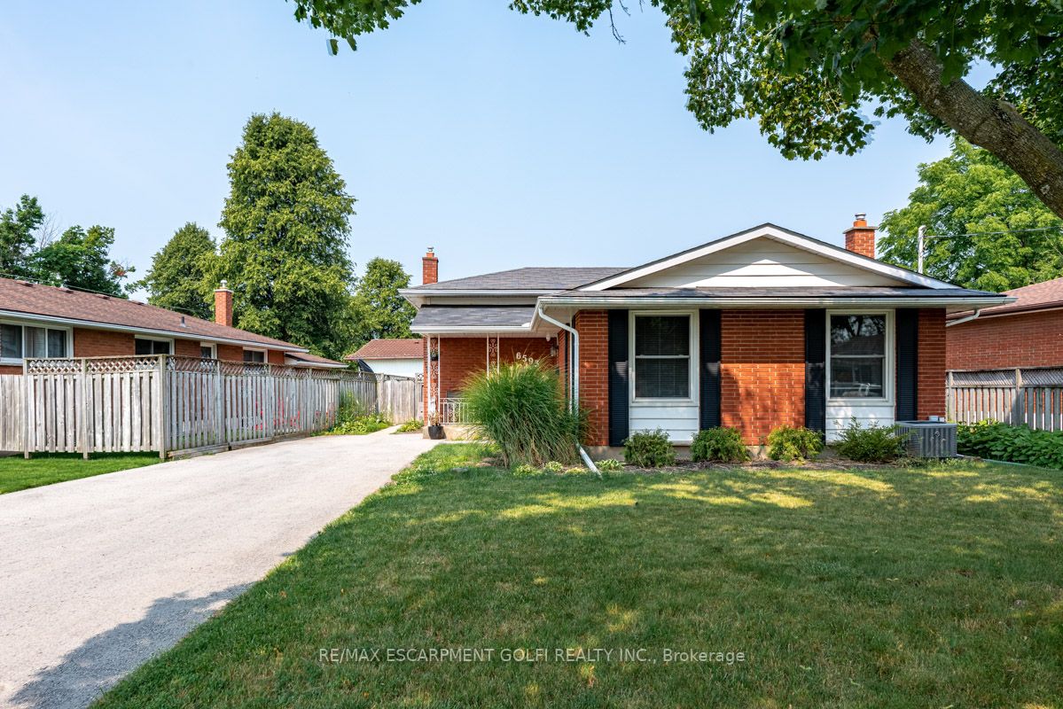6593 Argyll Cres