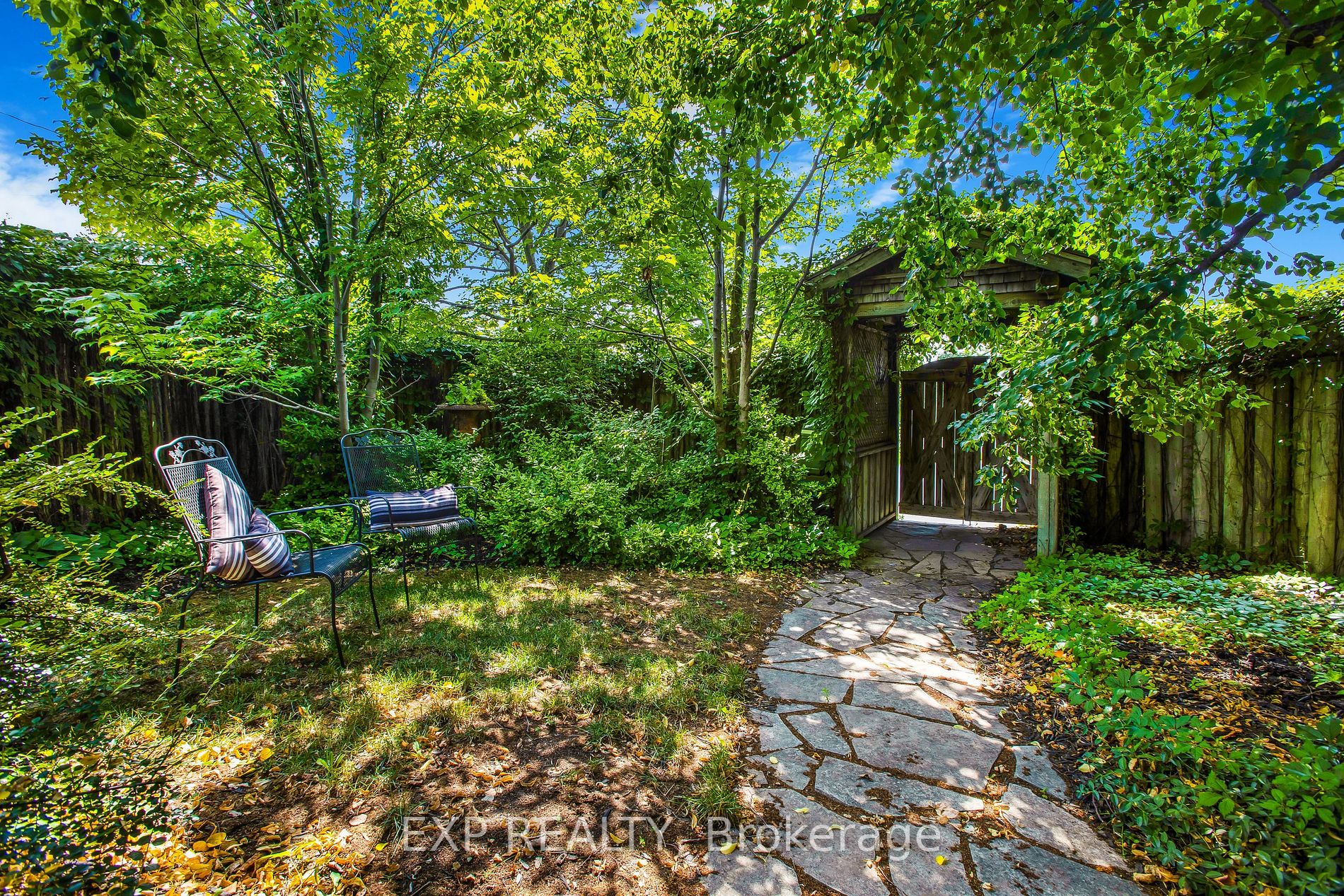 8 Warwick Rd