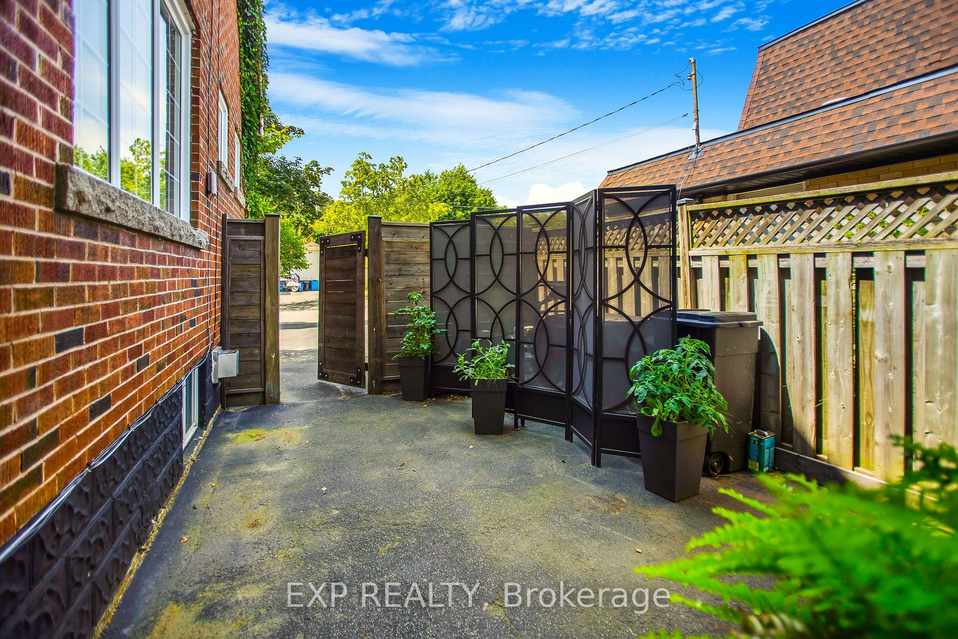 8 Warwick Rd
