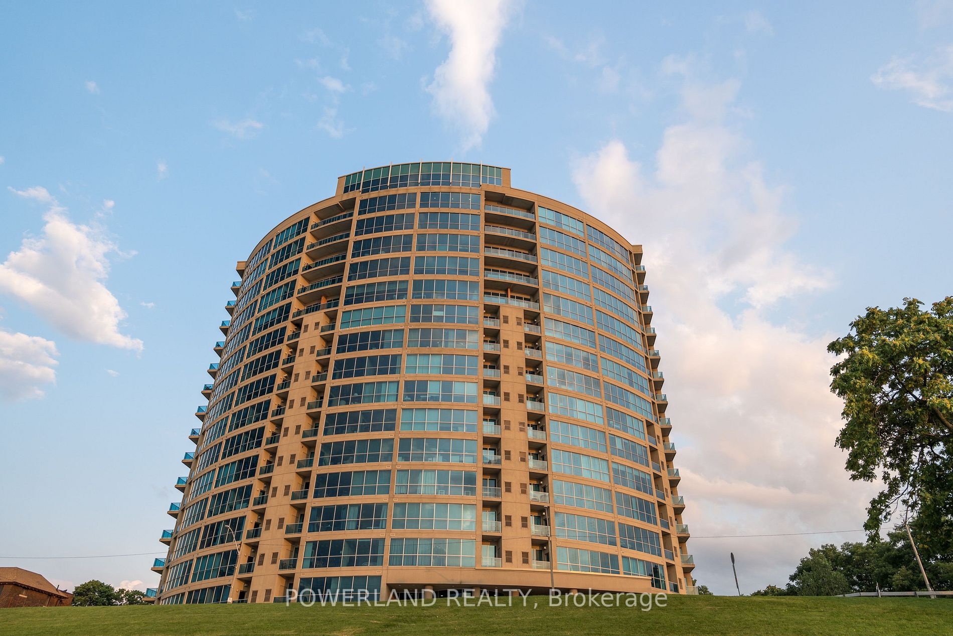 1225 Riverside Drive W, #404