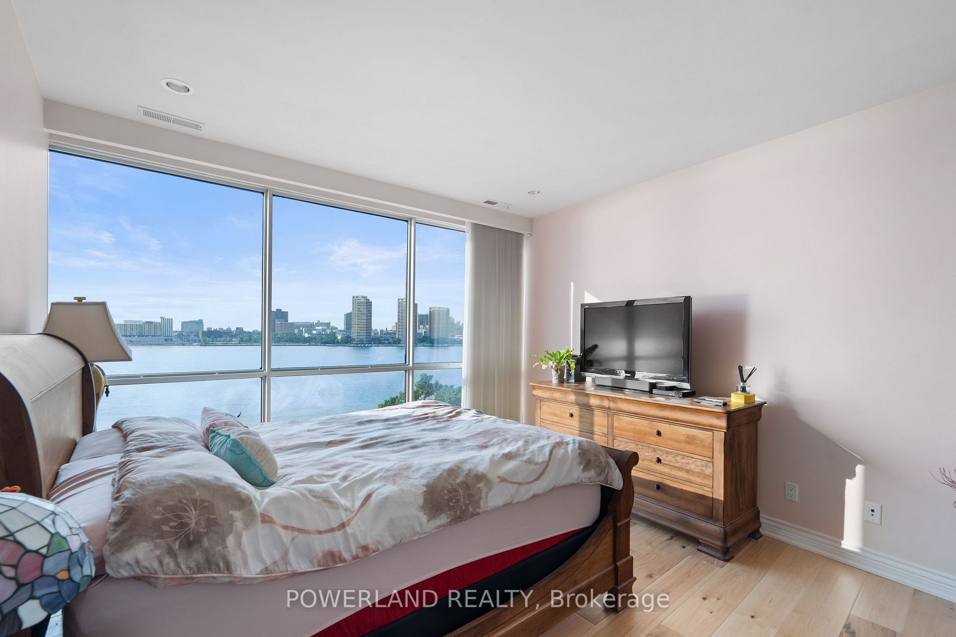 1225 Riverside Drive W, #404