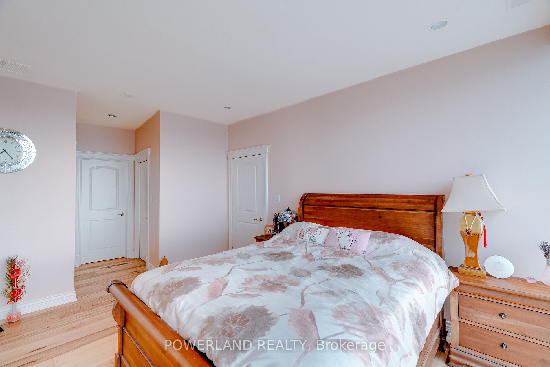 1225 Riverside Drive W, #404
