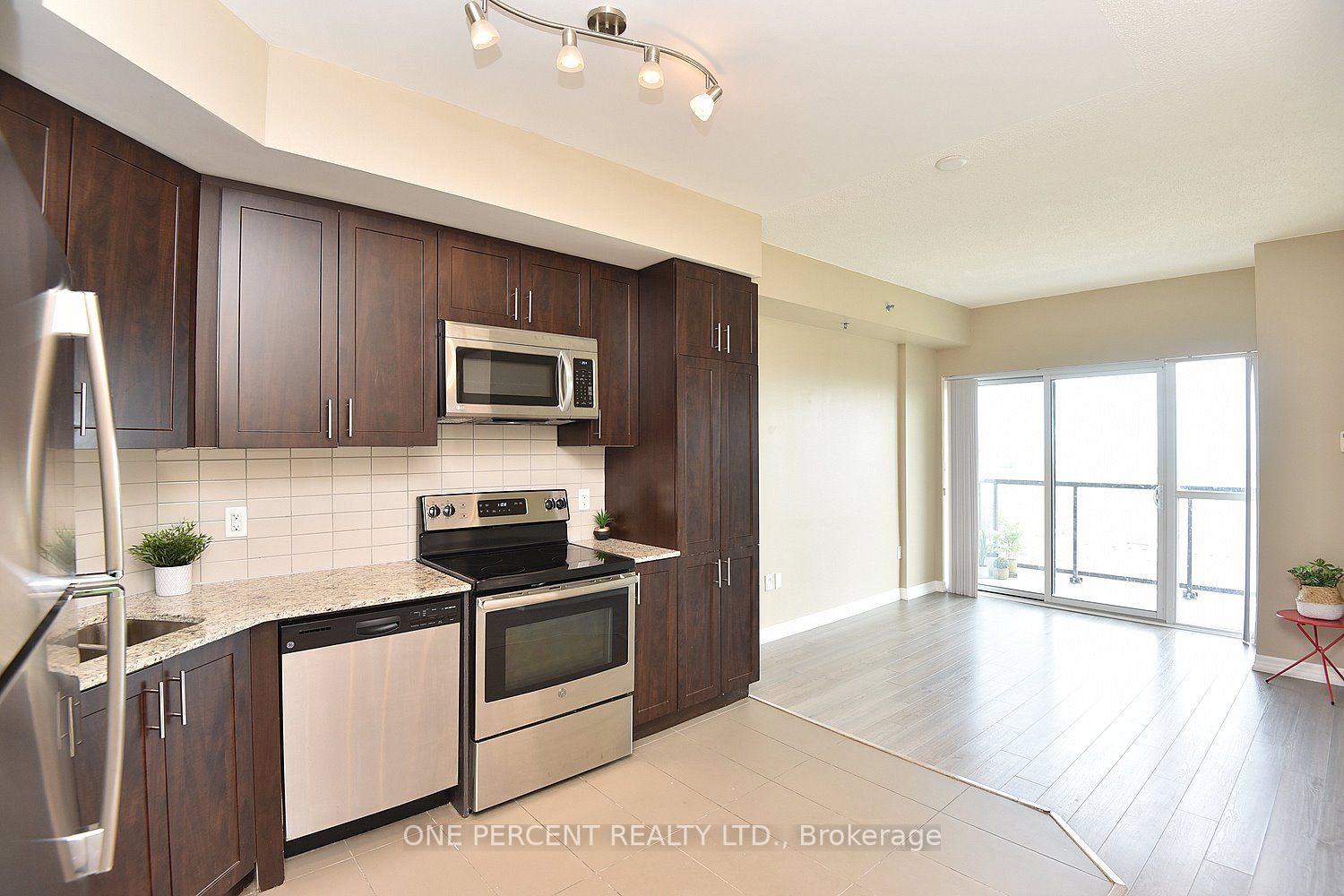 560 North Service Rd, #605