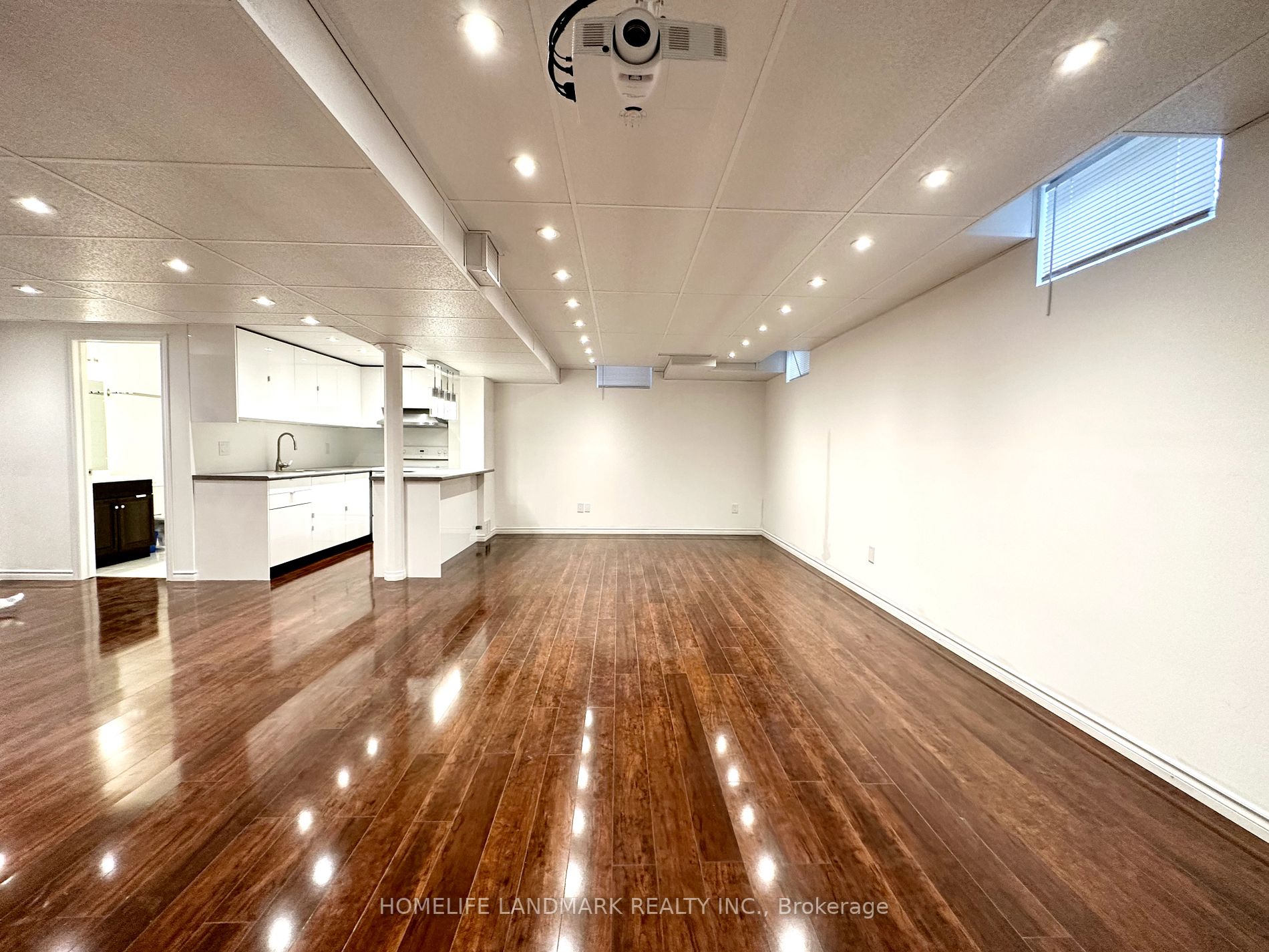 16 Henderson St