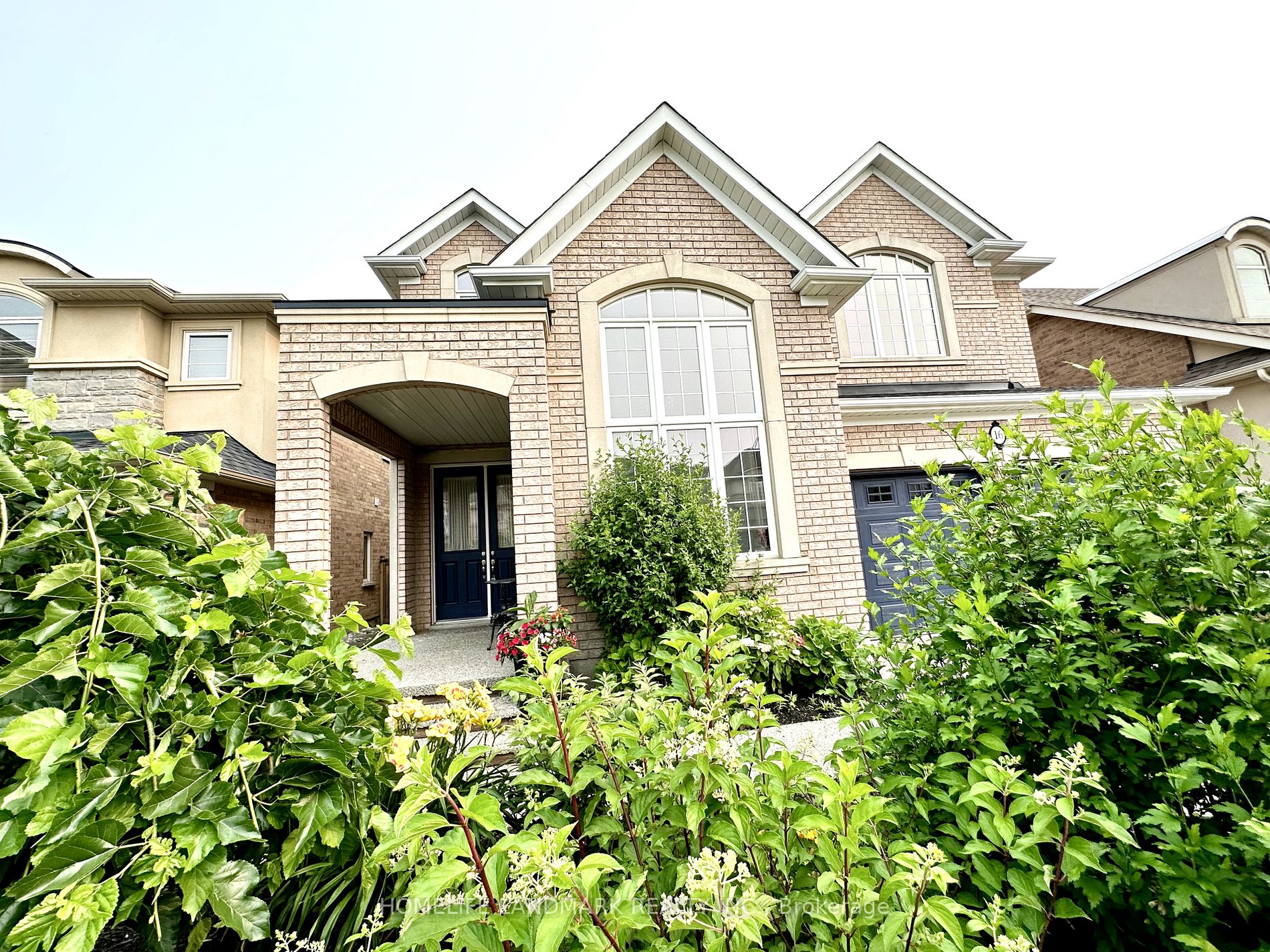 16 Henderson St