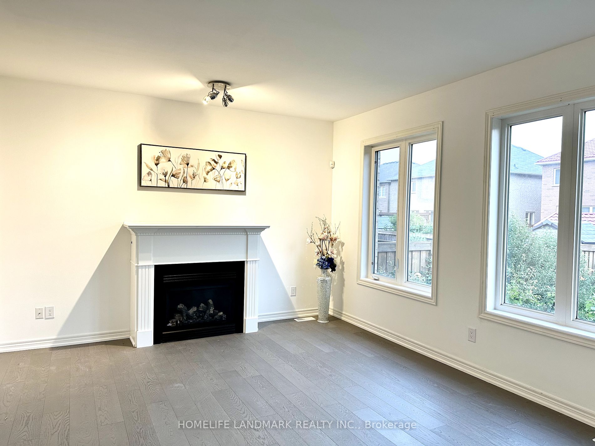 16 Henderson St