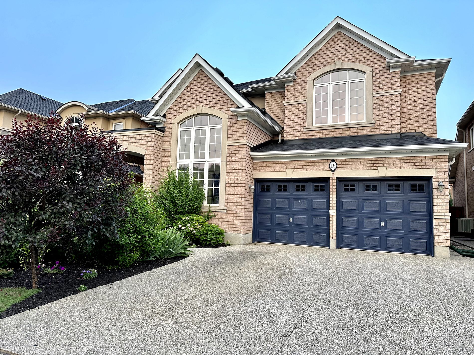 16 Henderson St