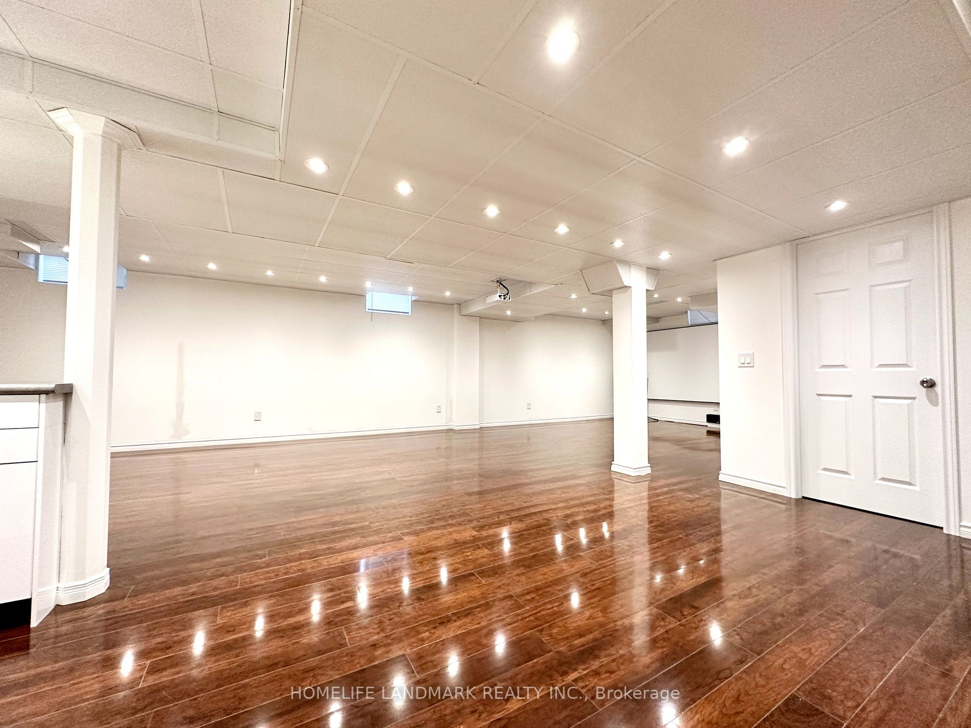 16 Henderson St
