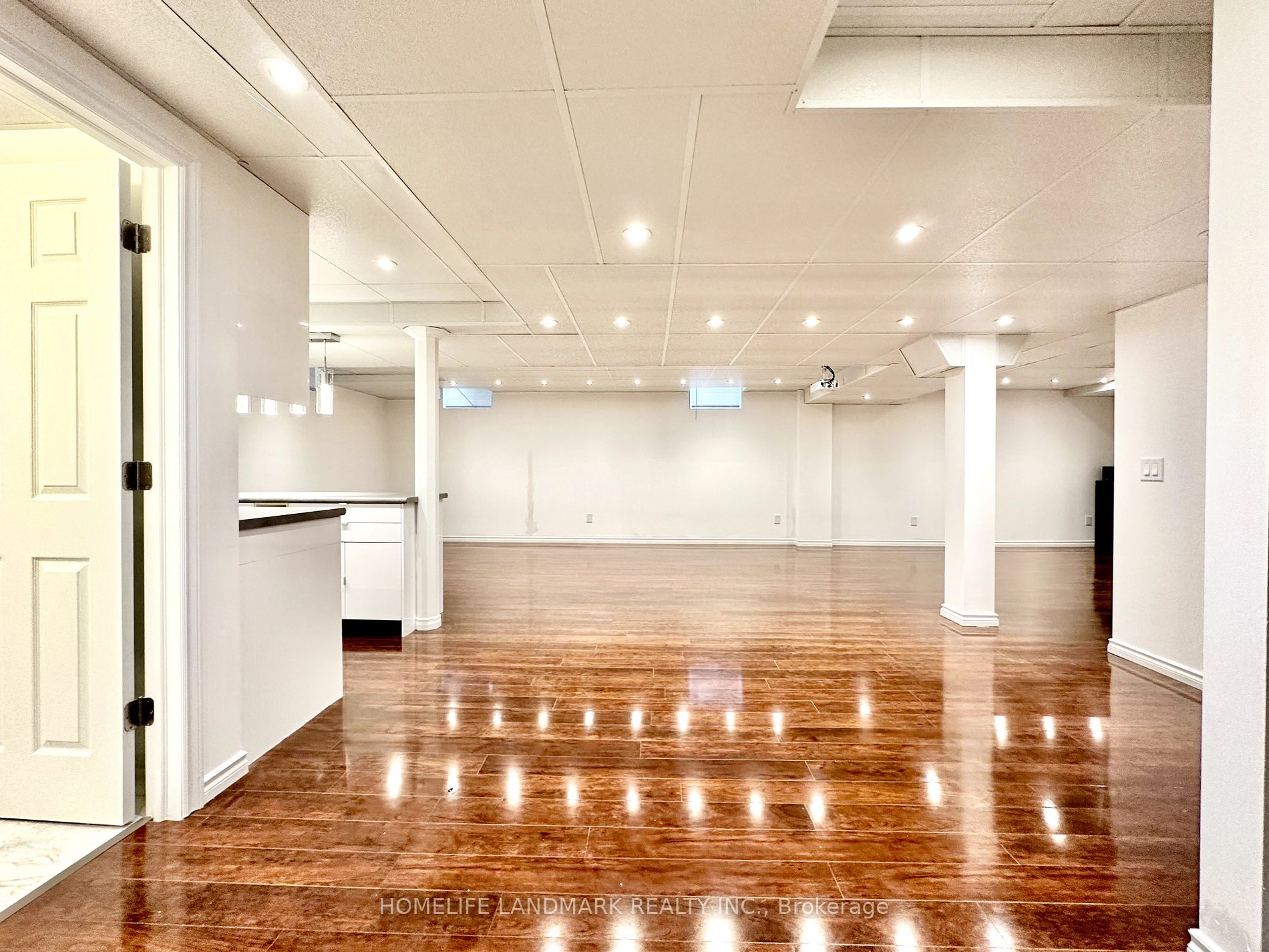 16 Henderson St