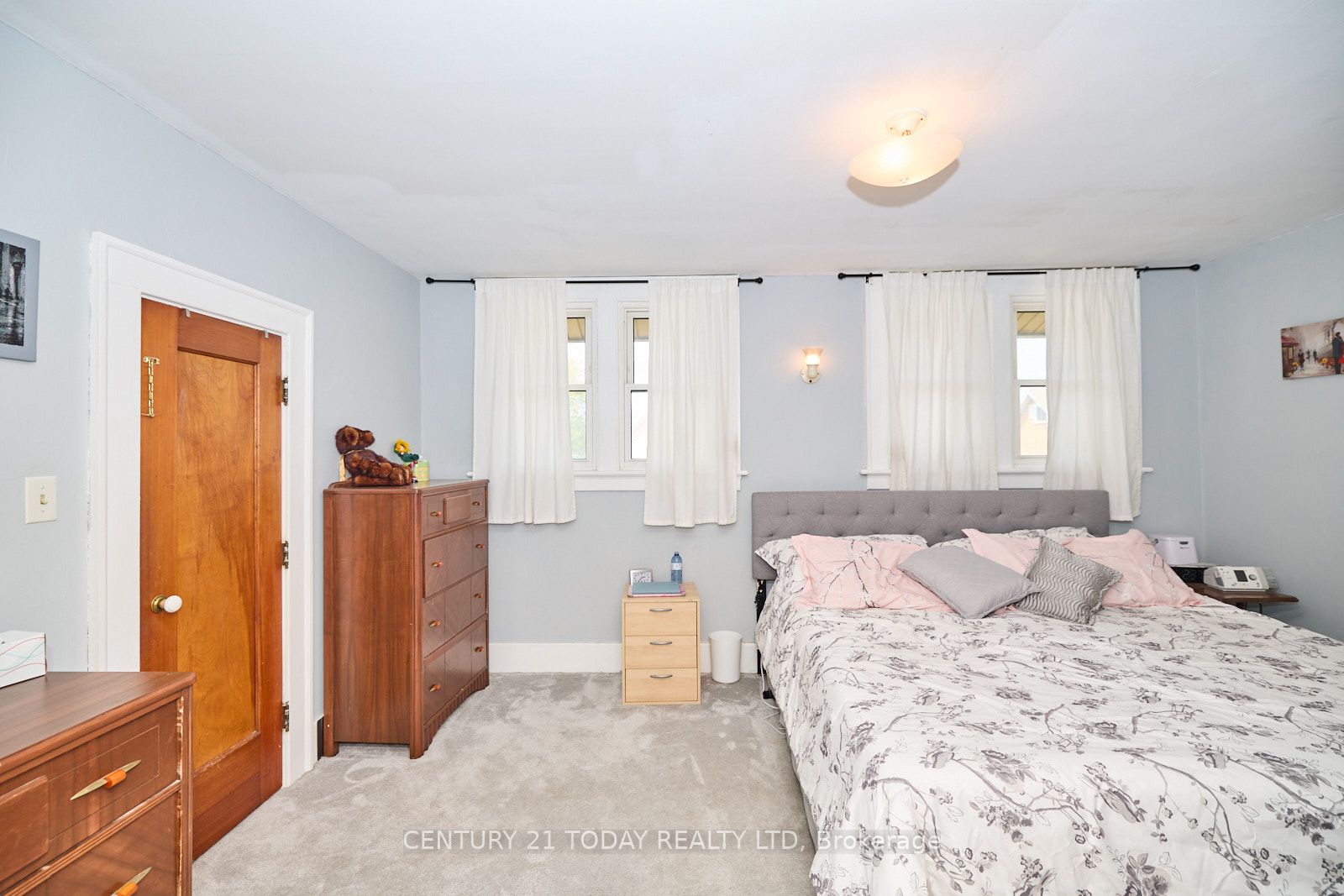 4876 Willmott St