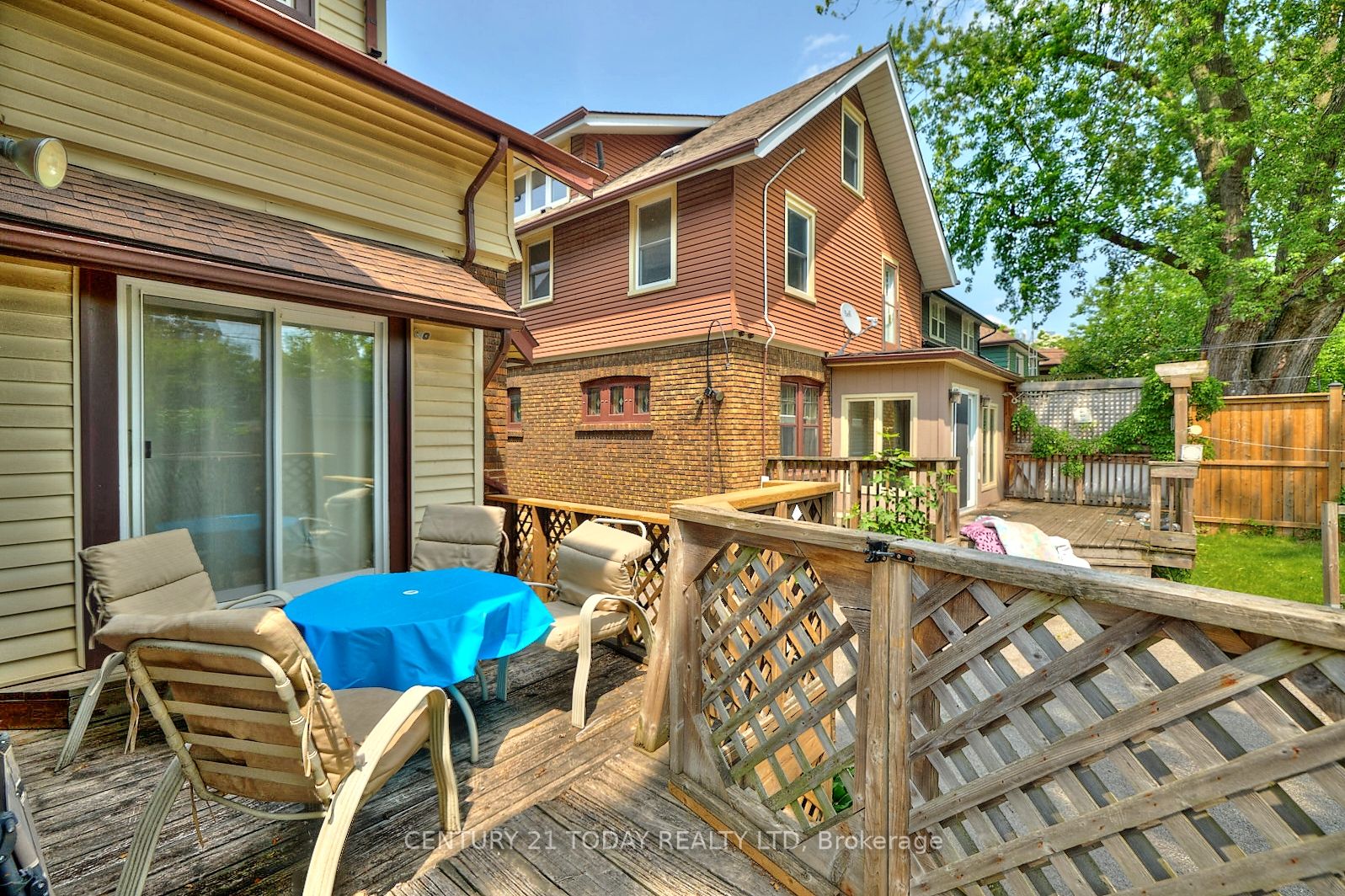 4876 Willmott St