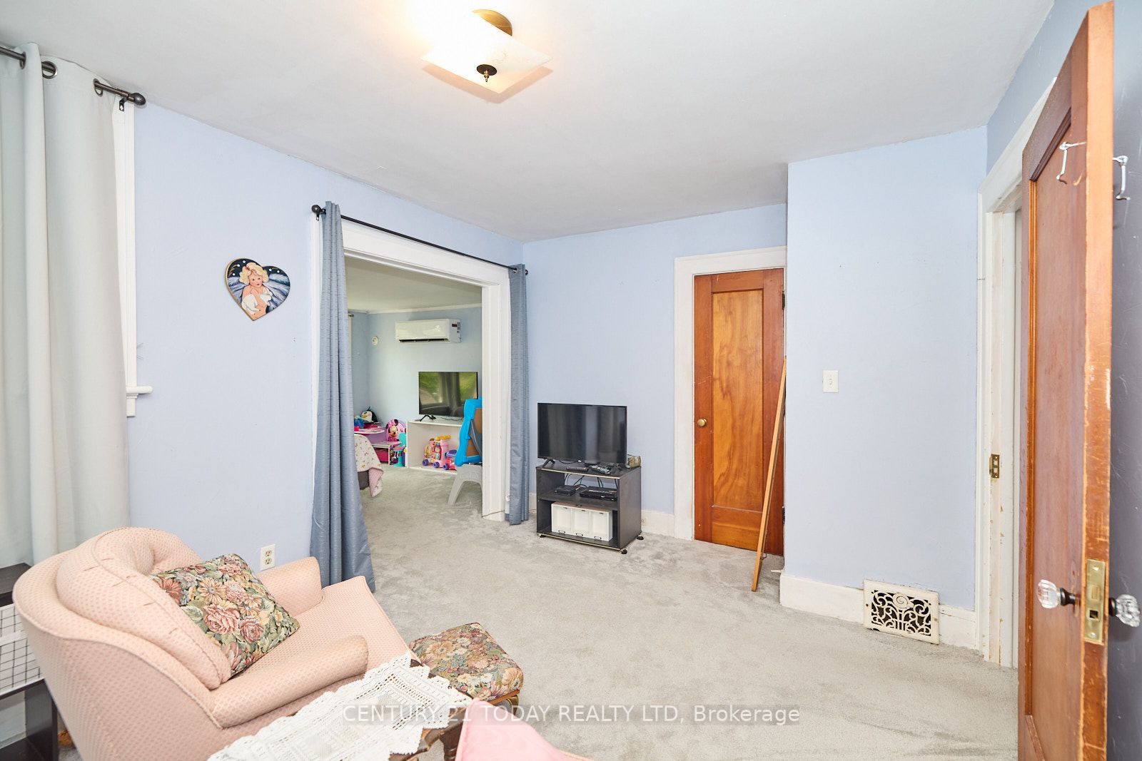 4876 Willmott St
