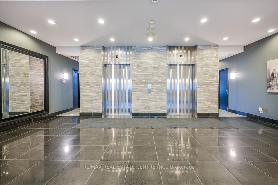 135 James Street S, #714