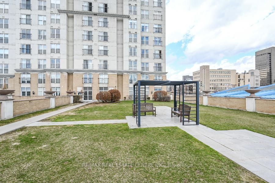135 James Street S, #714