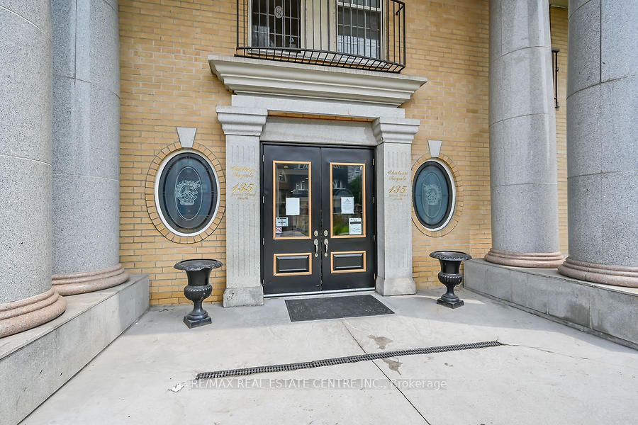 135 James Street S, #714