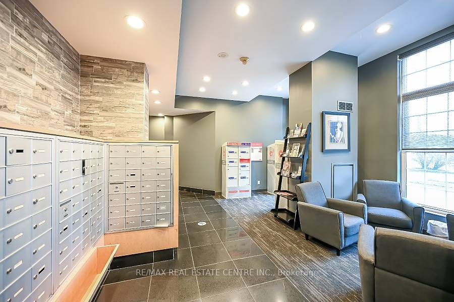 135 James Street S, #714