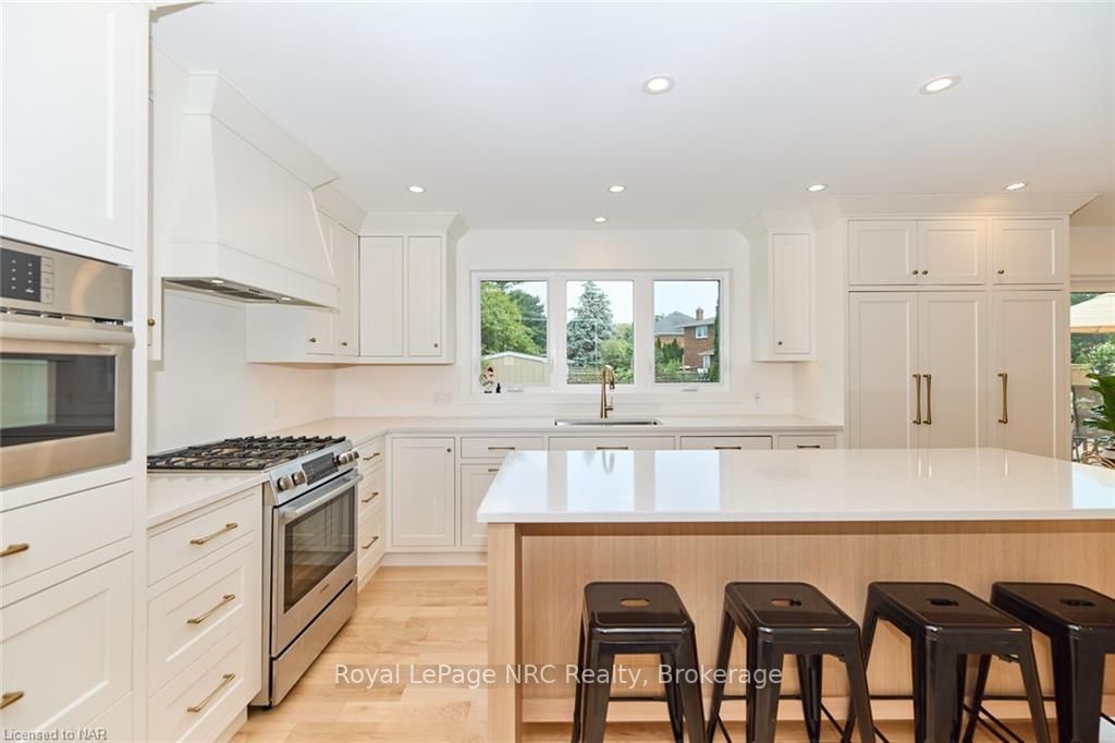 3 Port Royal Cres