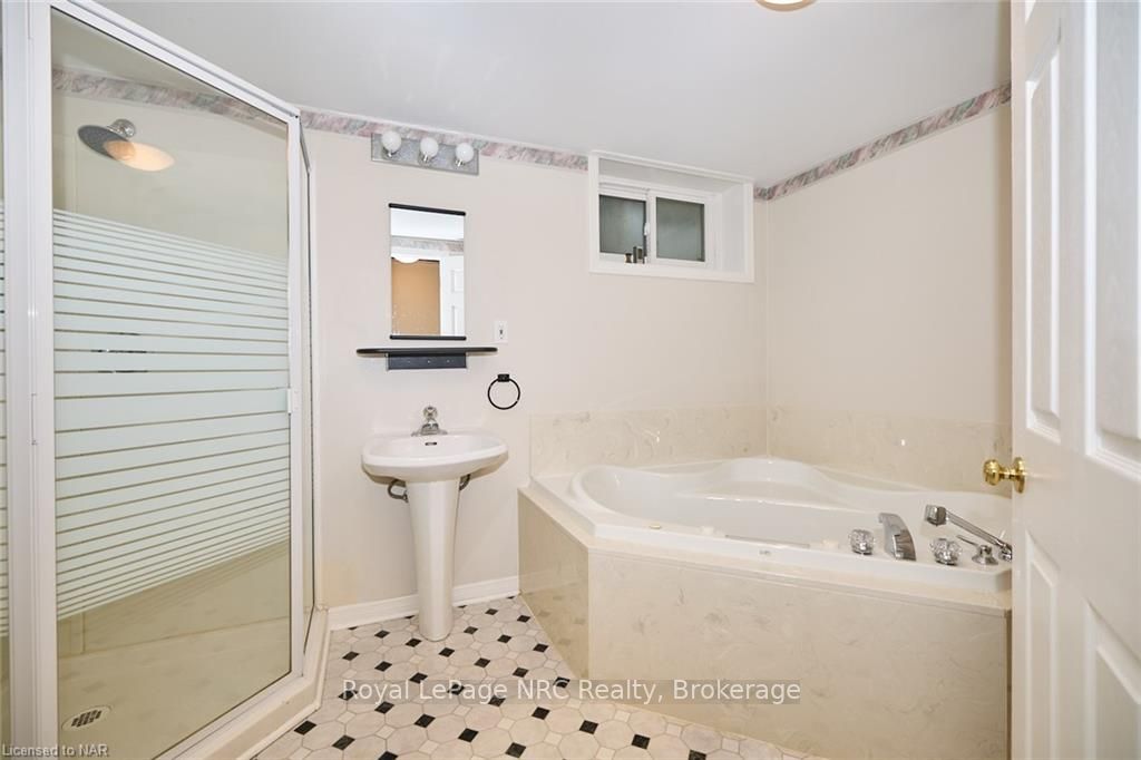 3 Port Royal Cres