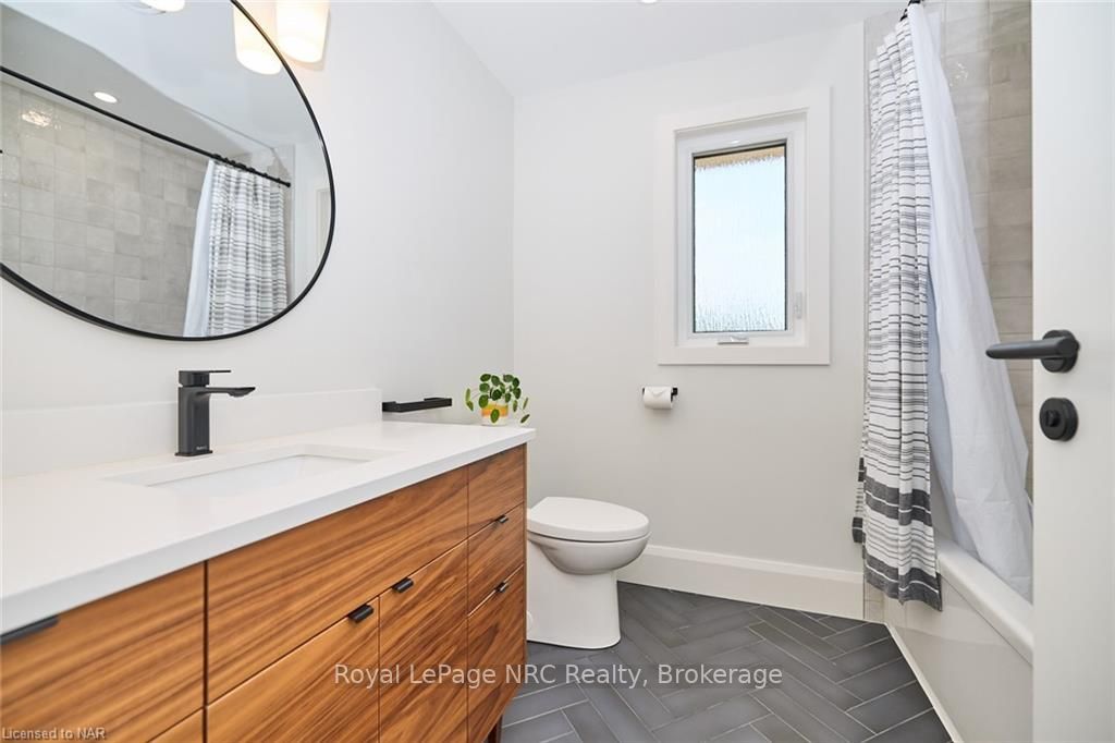 3 Port Royal Cres