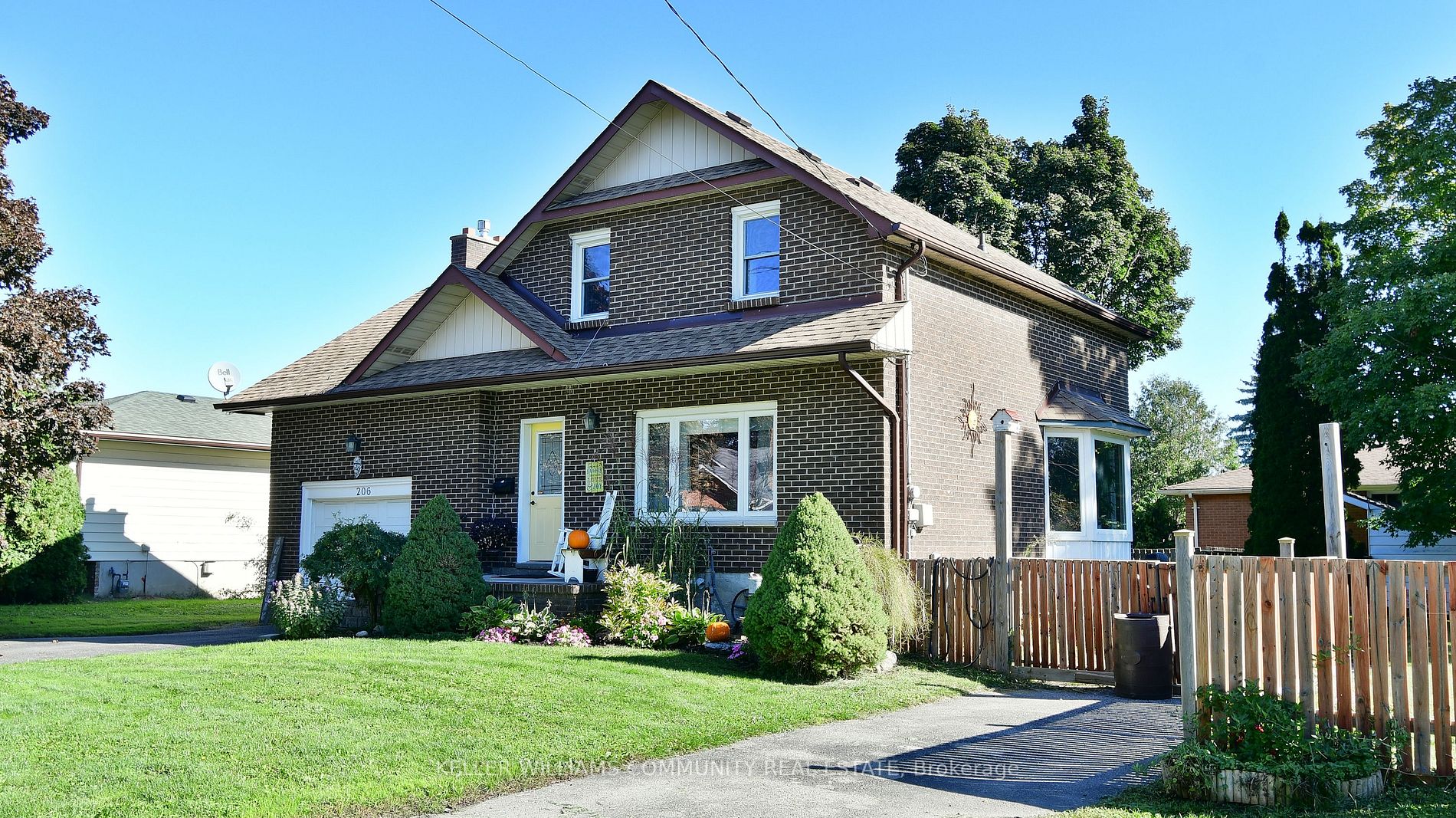 206 William St N