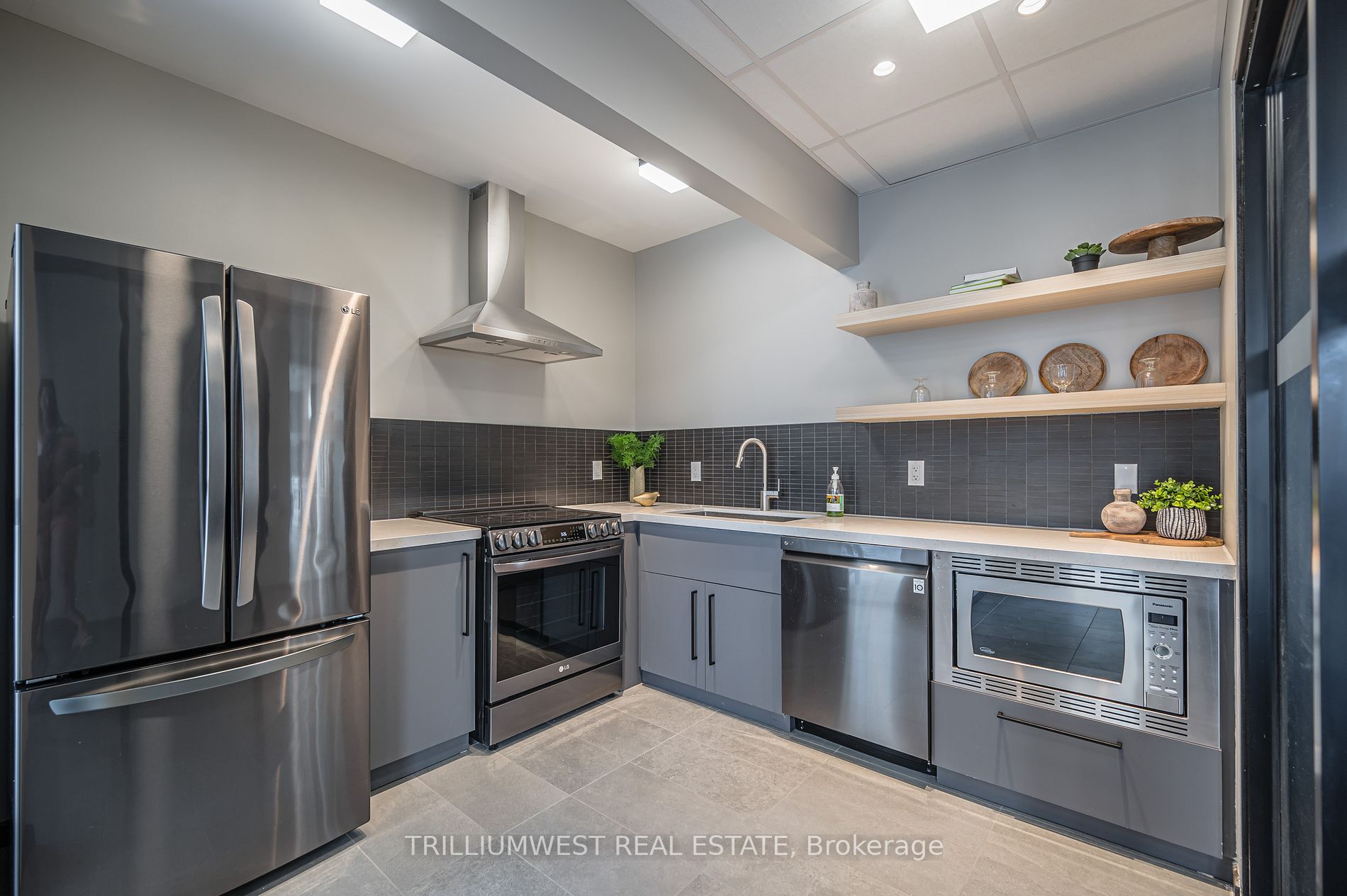 108 Garment St, #1606