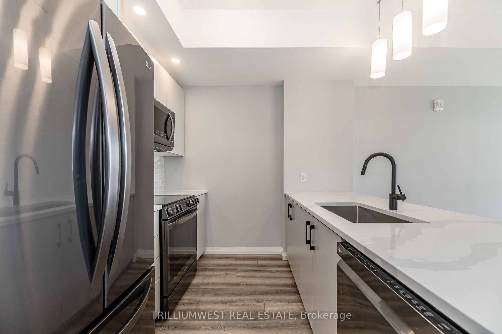 108 Garment St, #1606