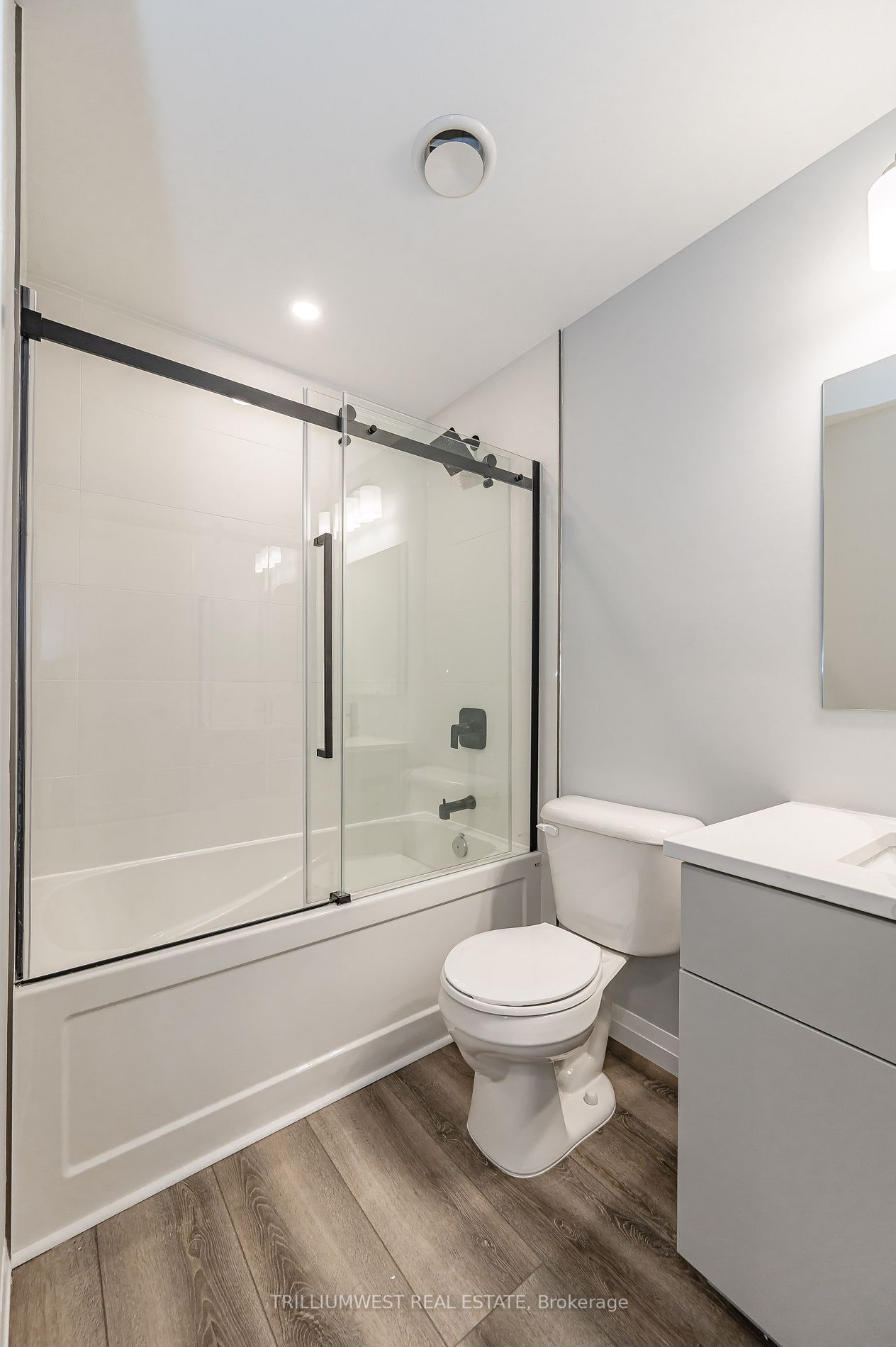 108 Garment St, #1606