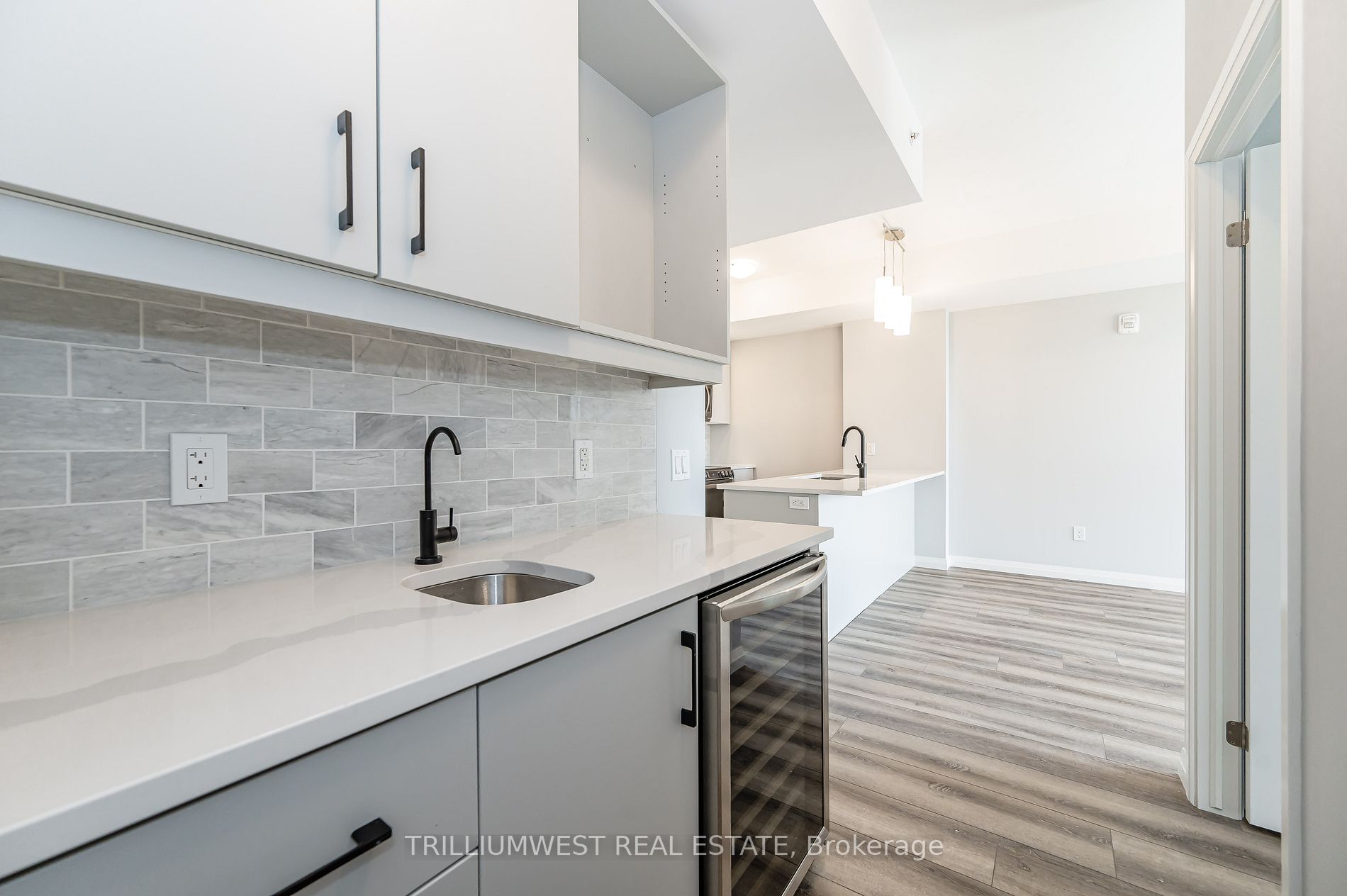 108 Garment St, #1606