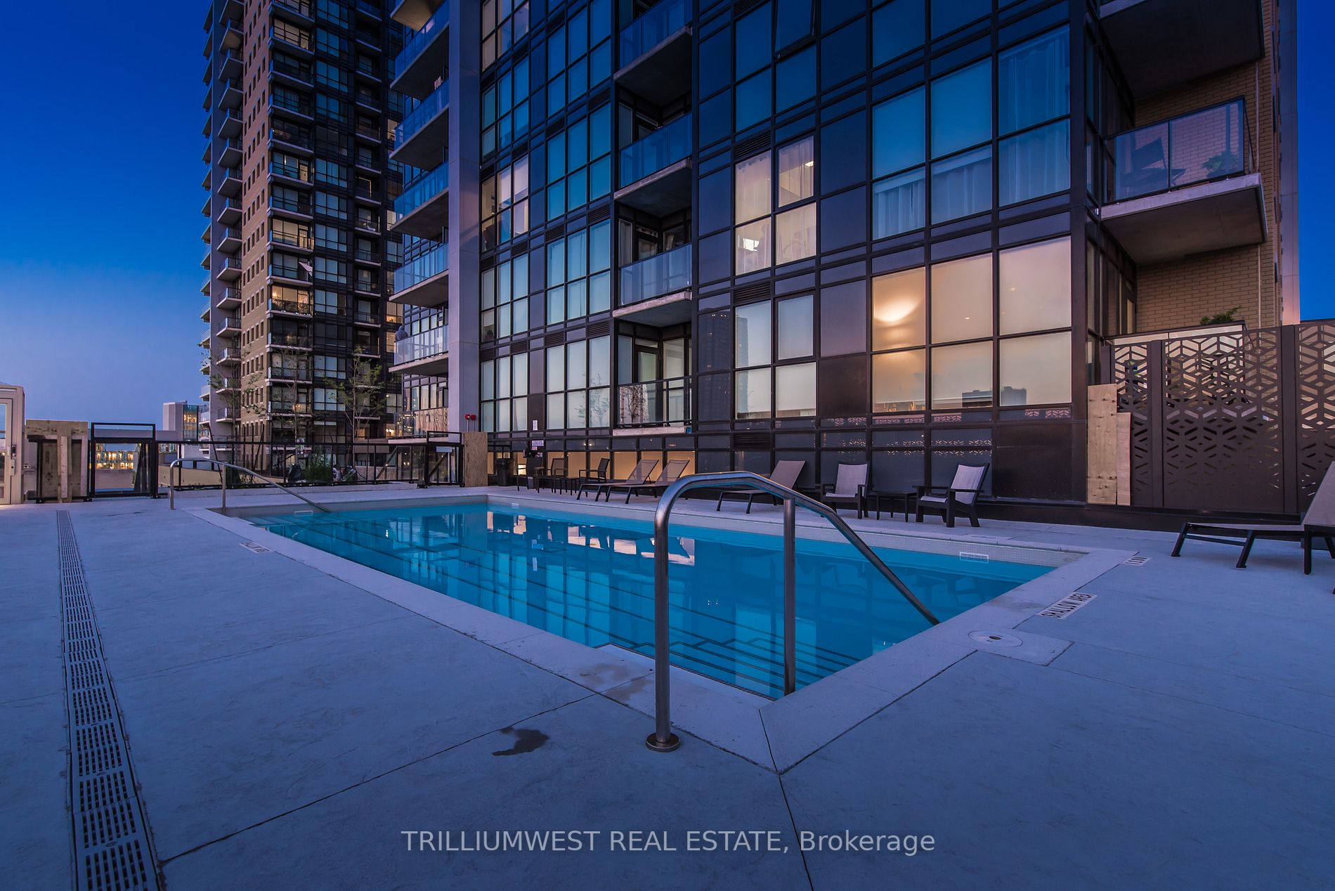 108 Garment St, #1606