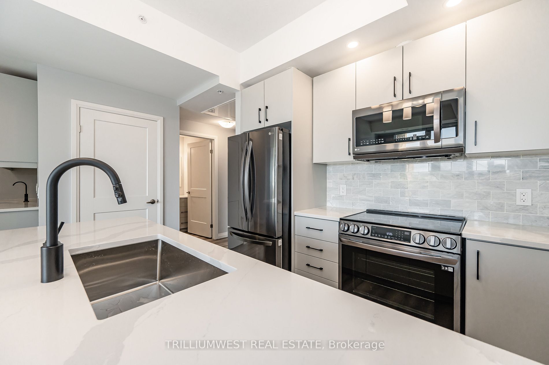 108 Garment St, #1606