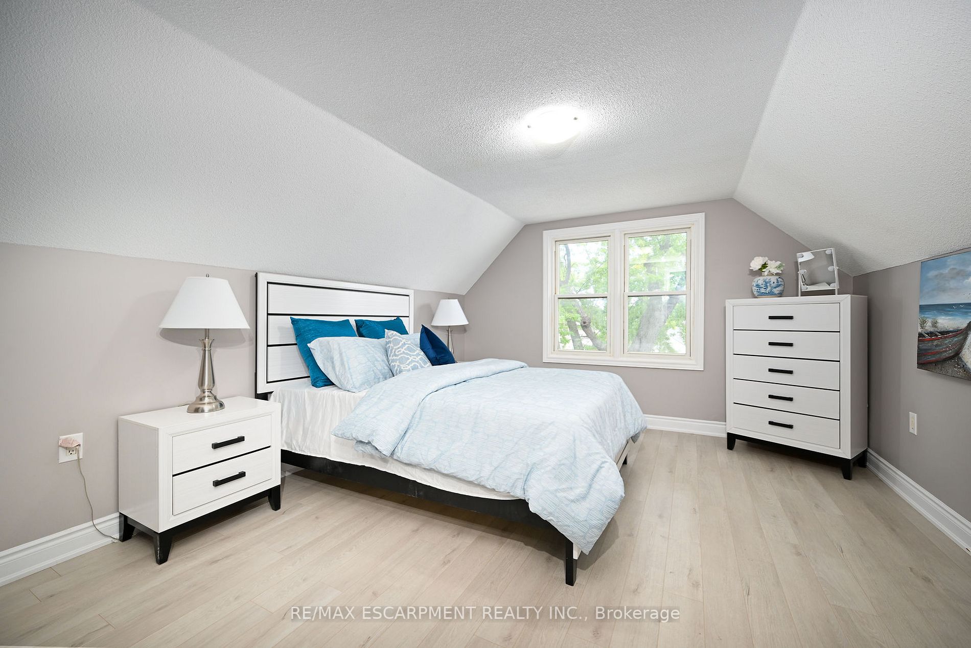286 East 14th St