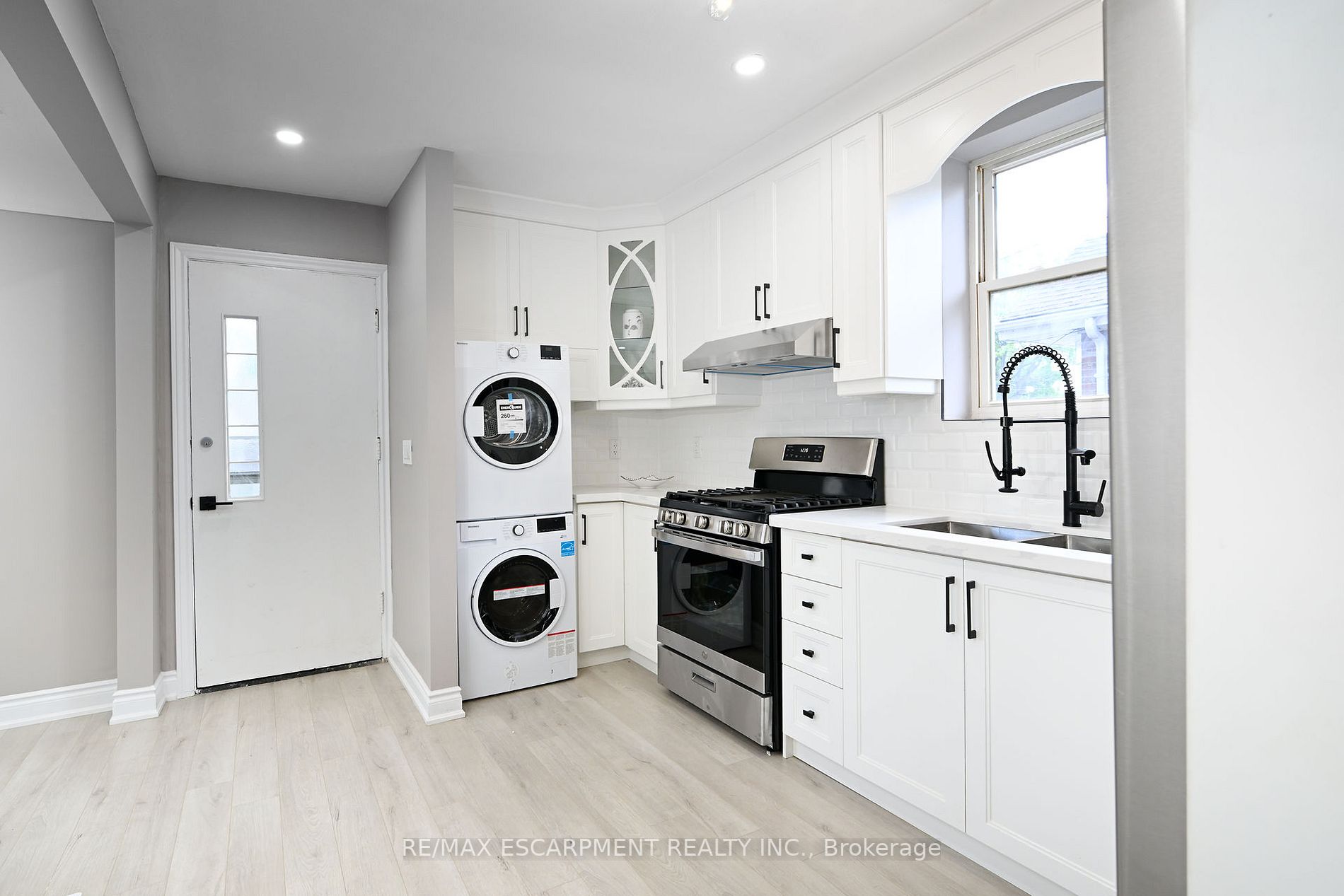 286 East 14th St