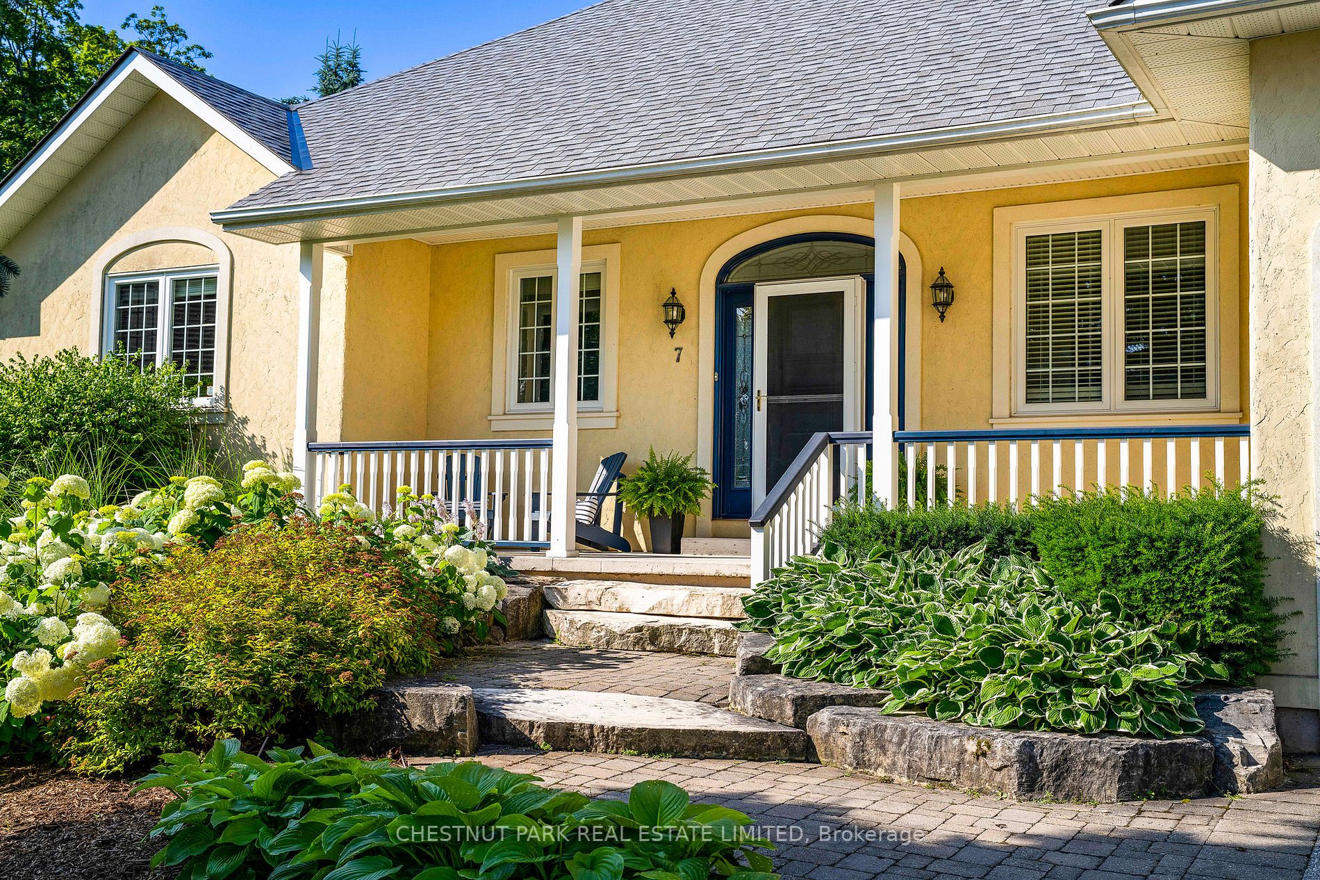 7 Riverbank Crt