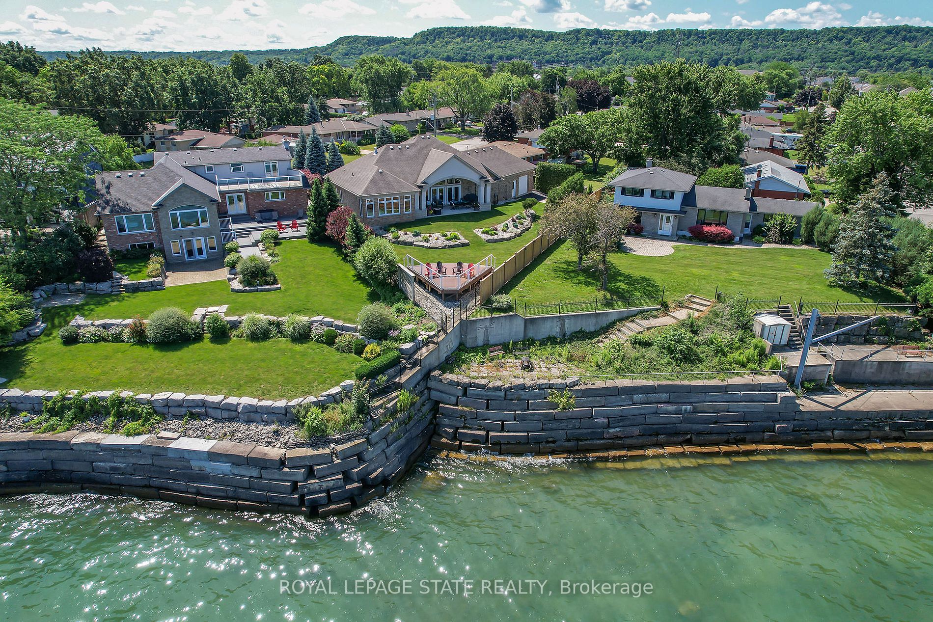 146 Lakeside Dr