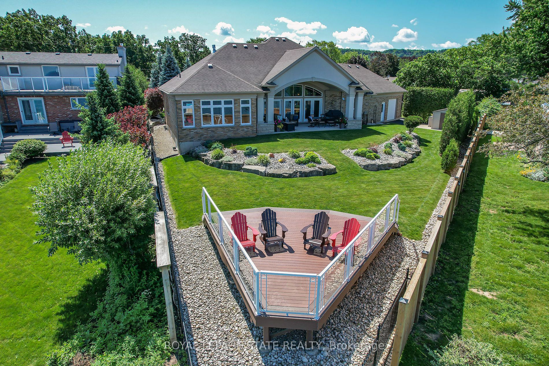 146 Lakeside Dr