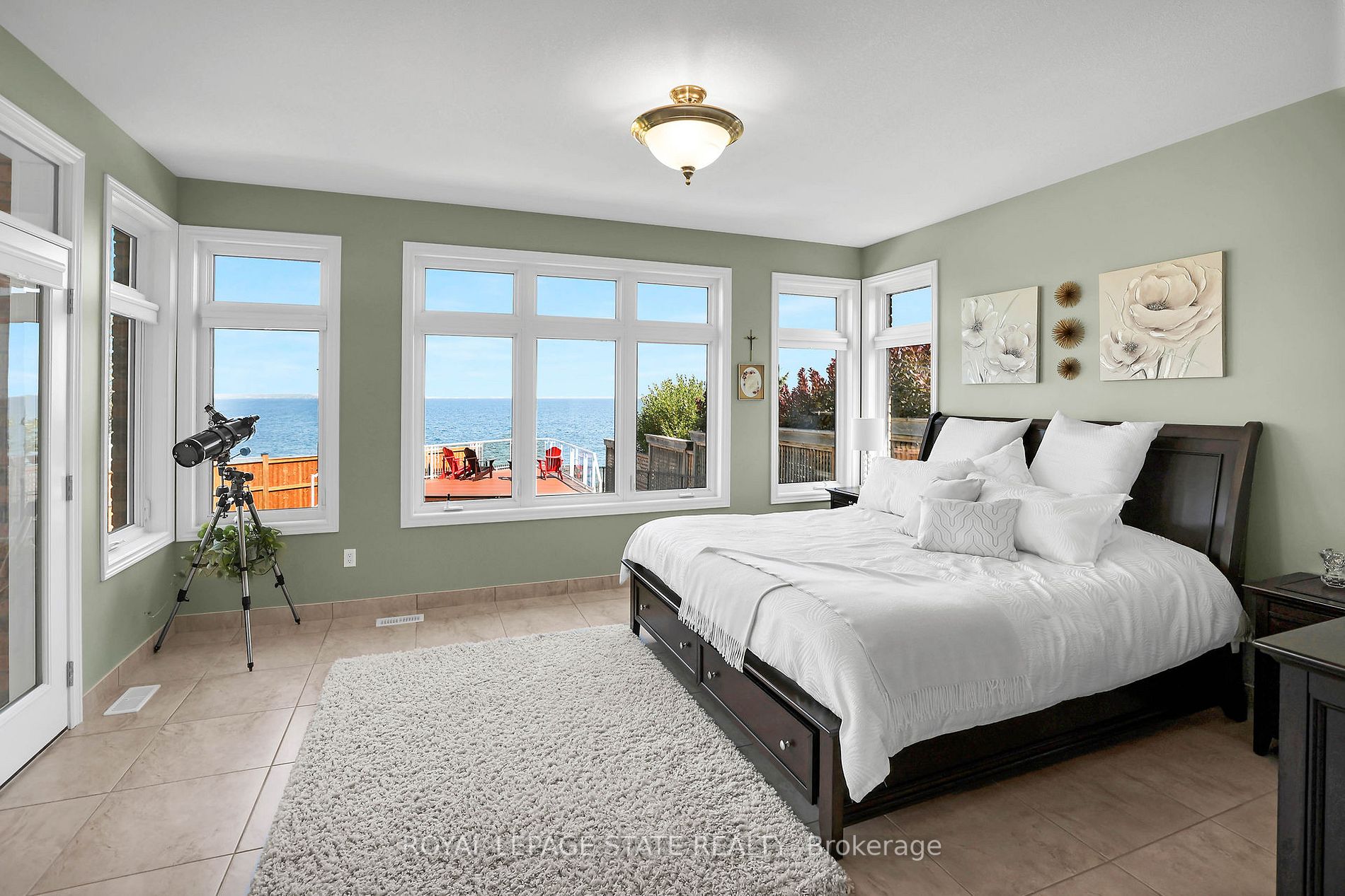 146 Lakeside Dr