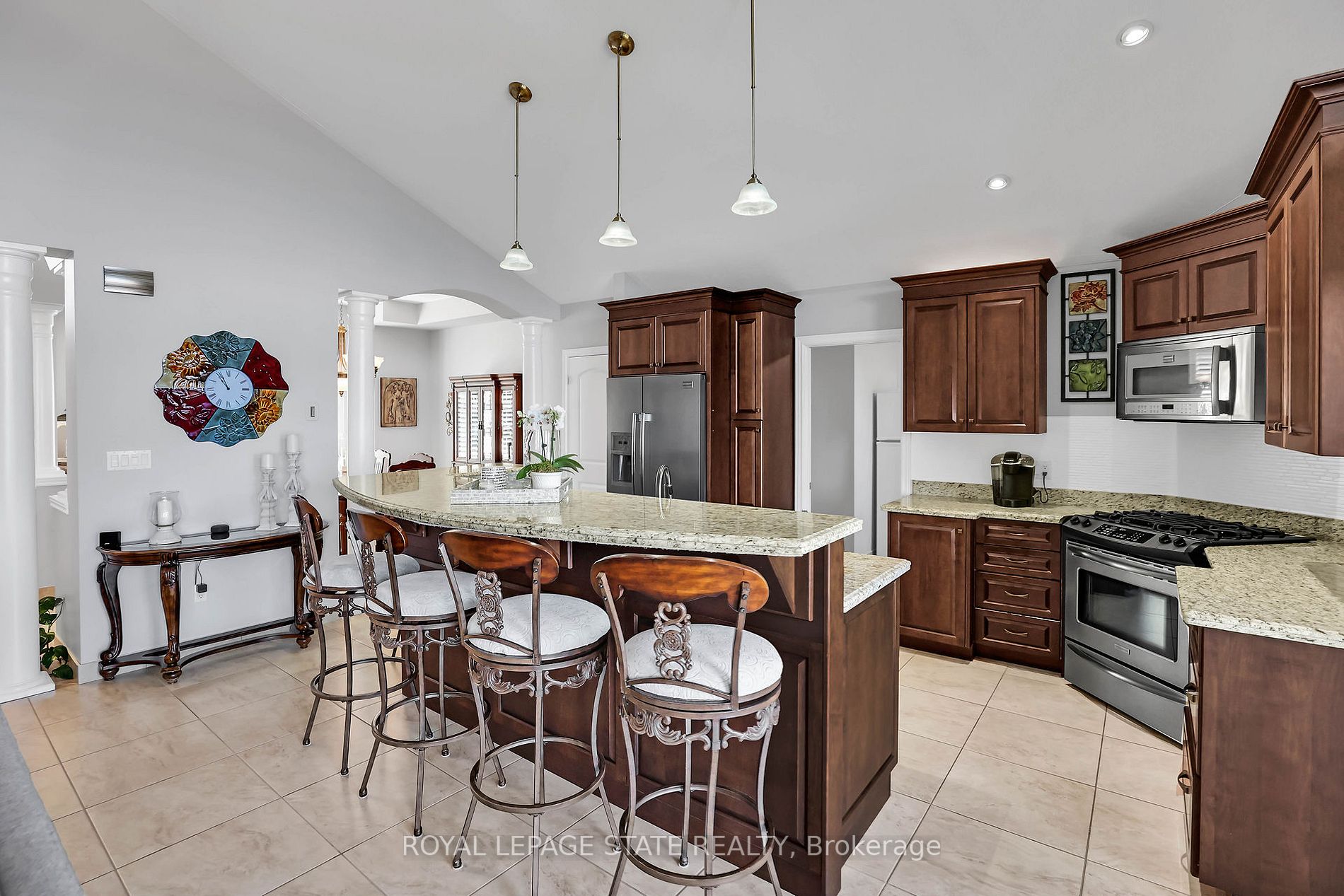 146 Lakeside Dr