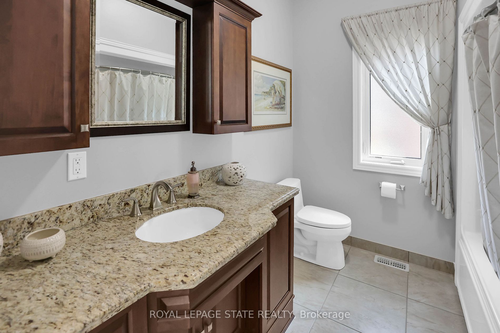 146 Lakeside Dr