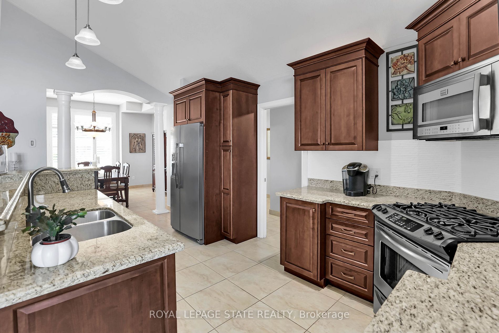 146 Lakeside Dr