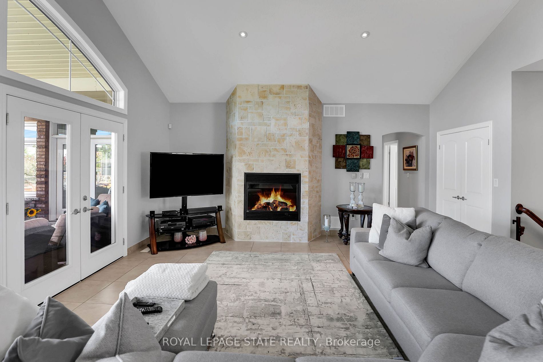 146 Lakeside Dr