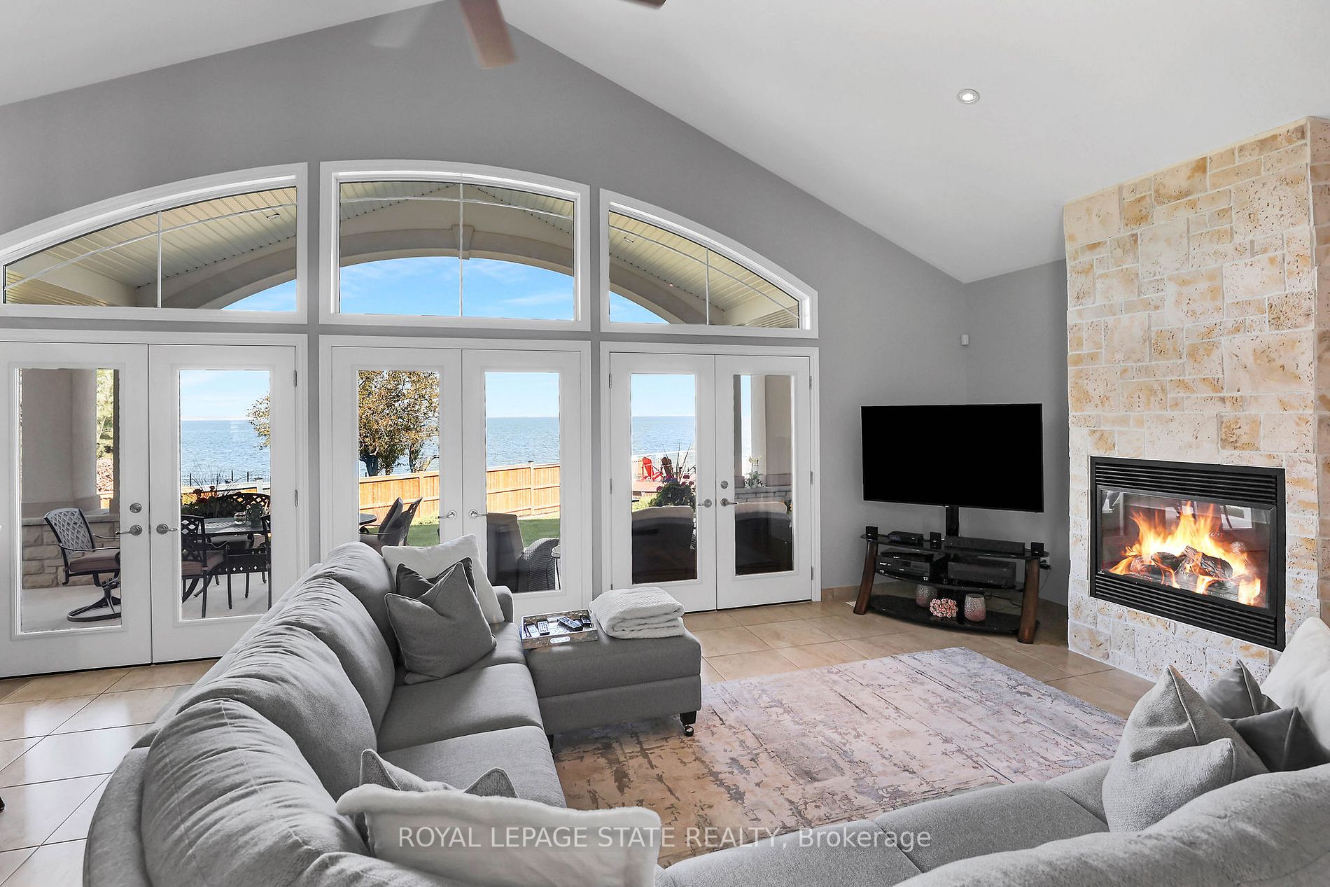 146 Lakeside Dr