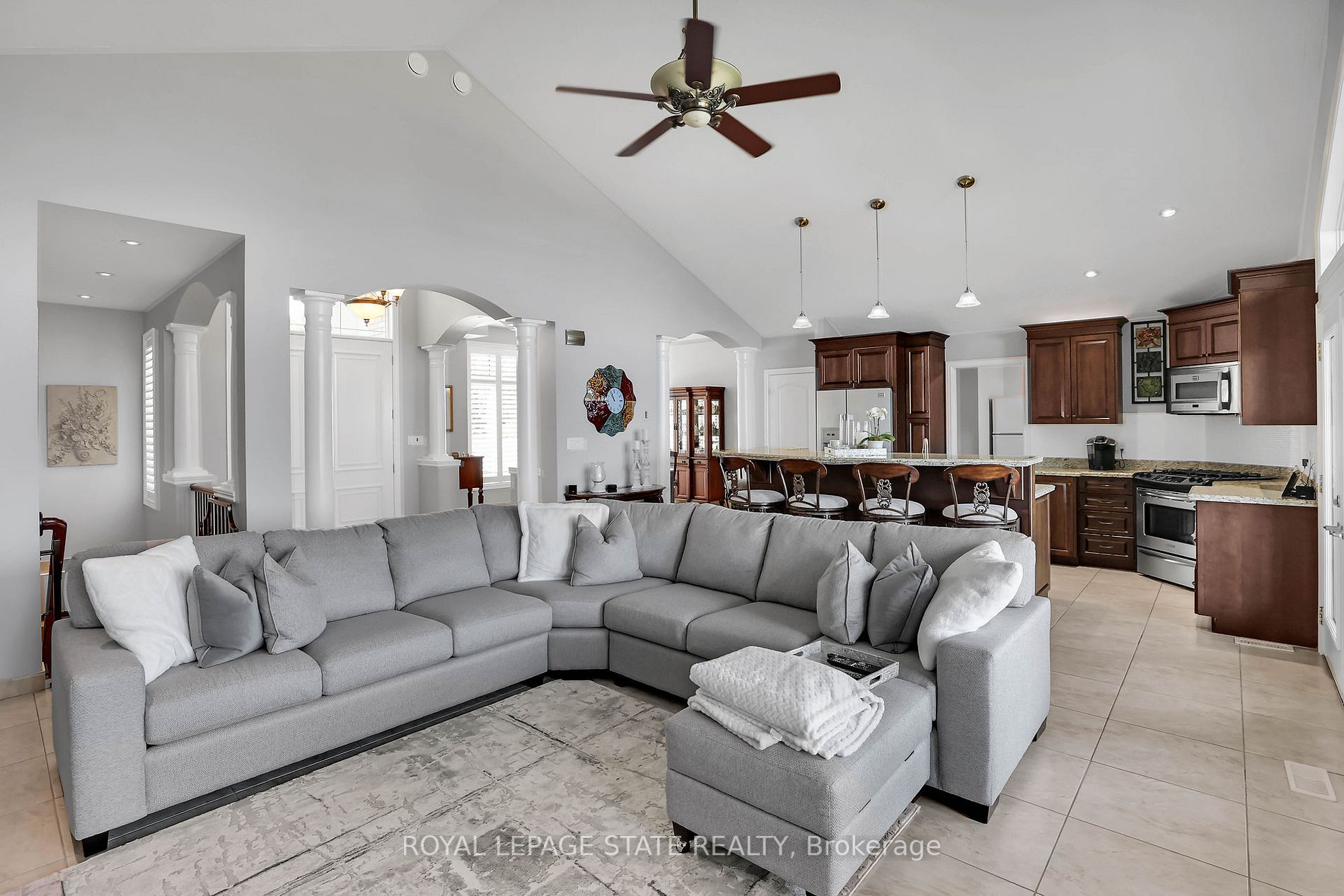 146 Lakeside Dr