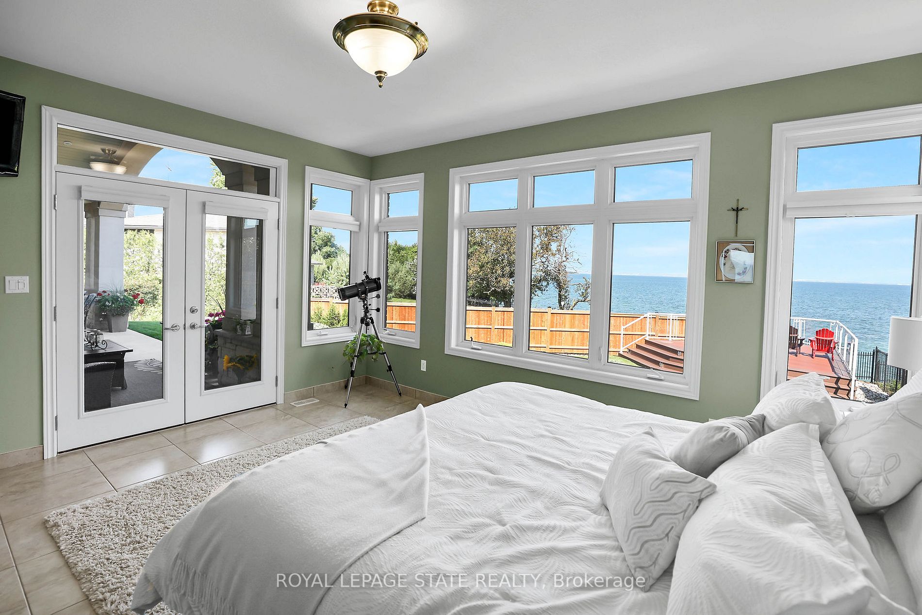 146 Lakeside Dr