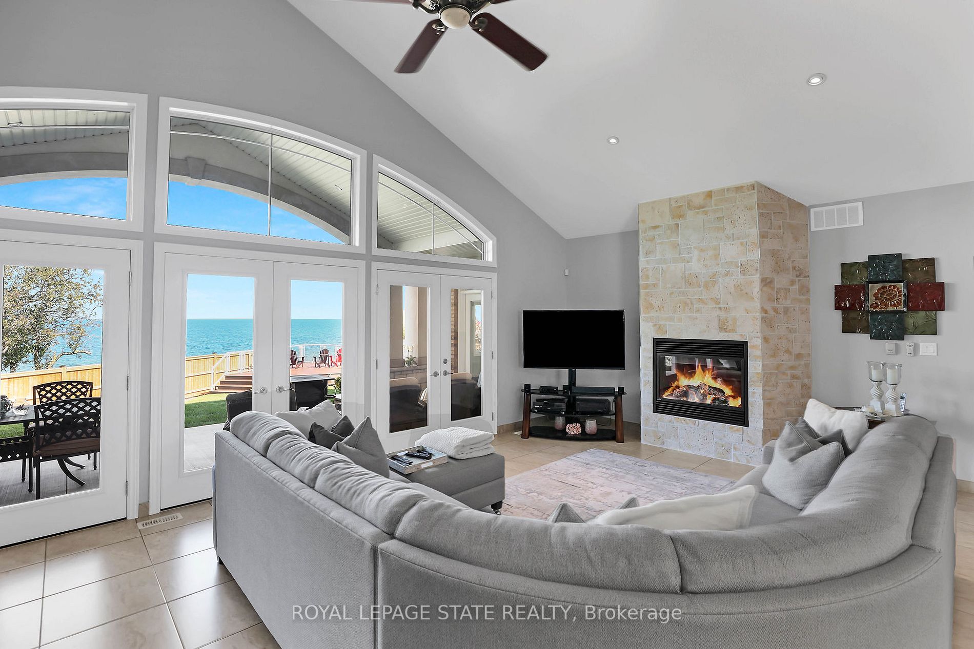 146 Lakeside Dr